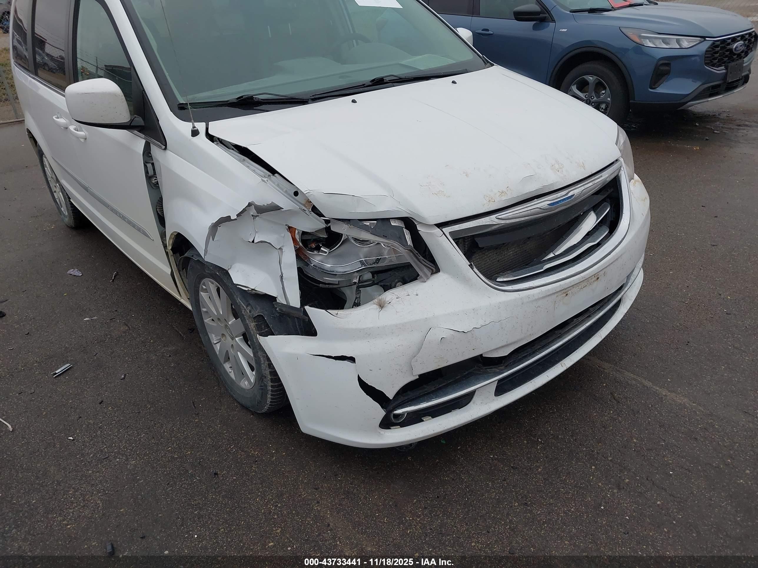 CHRYSLER TOWN image 6