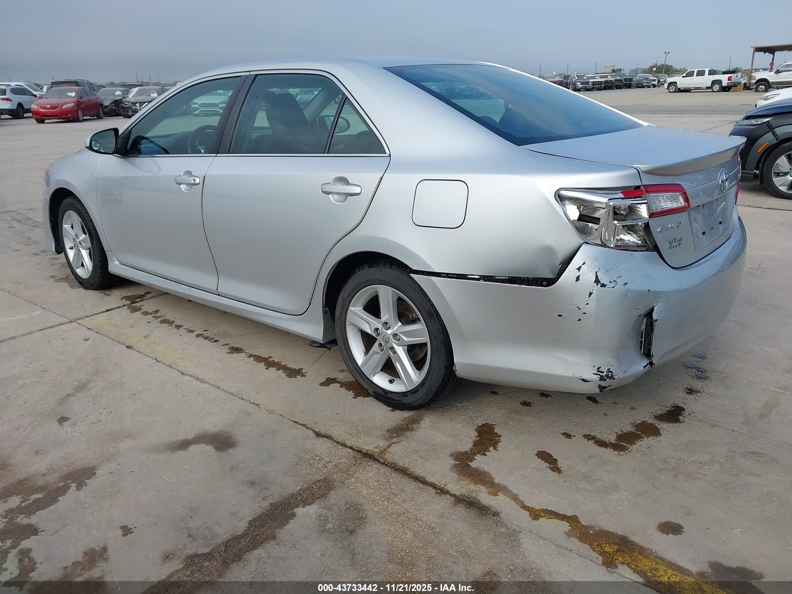 TOYOTA CAMRY image 3