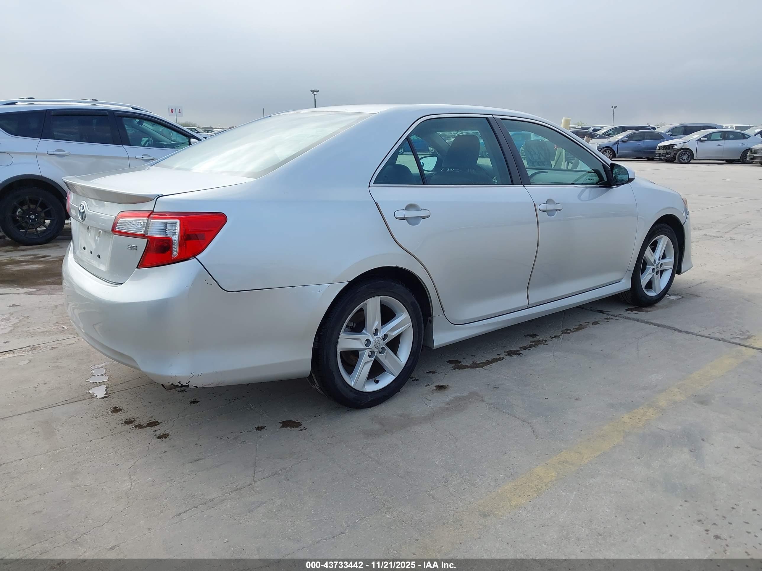 TOYOTA CAMRY image 4