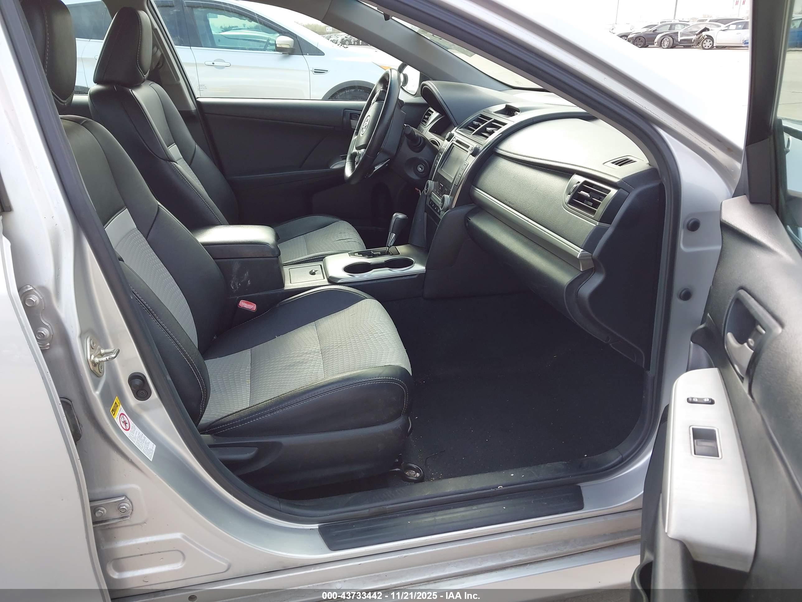 TOYOTA CAMRY image 5