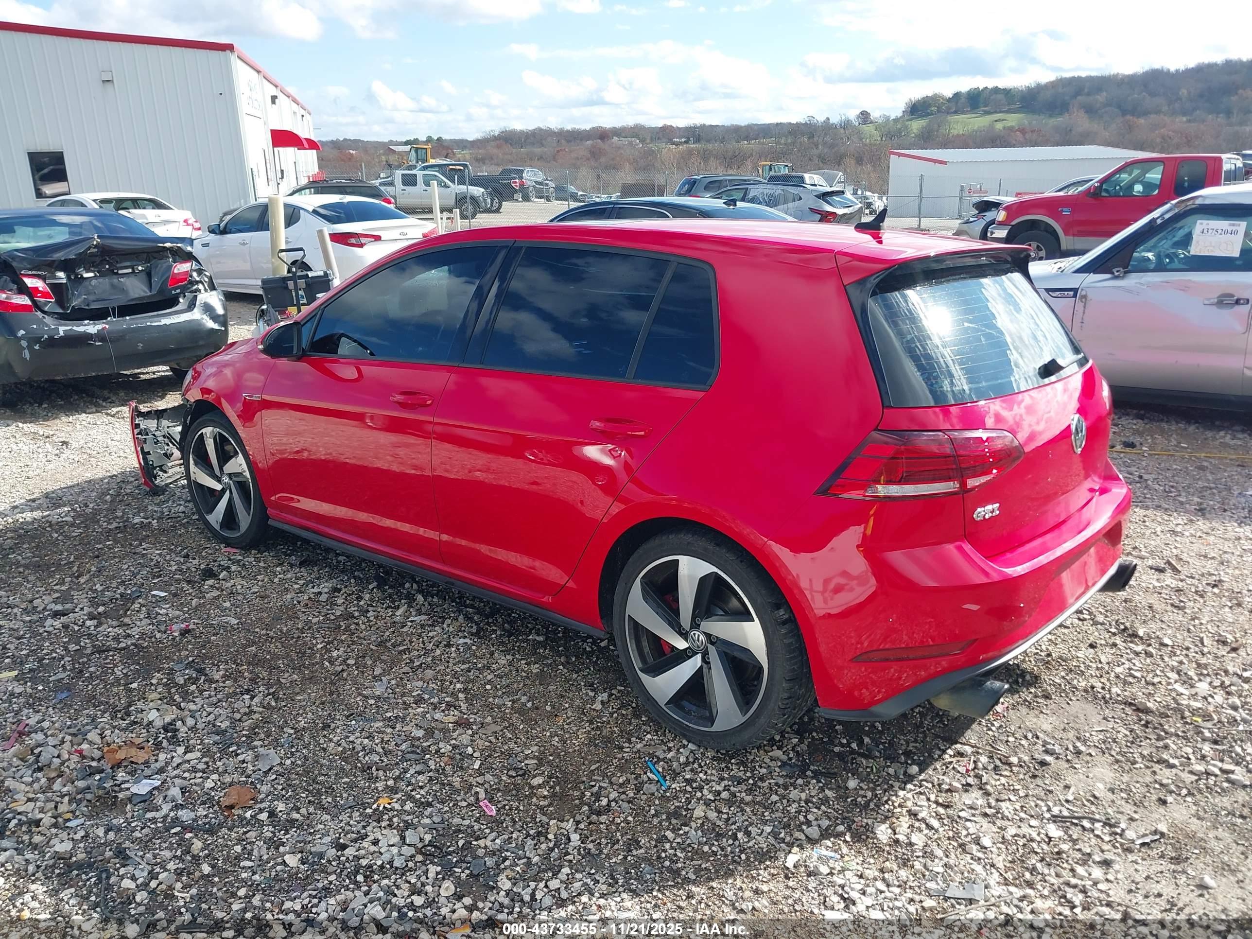 VOLKSWAGEN GOLF image 3