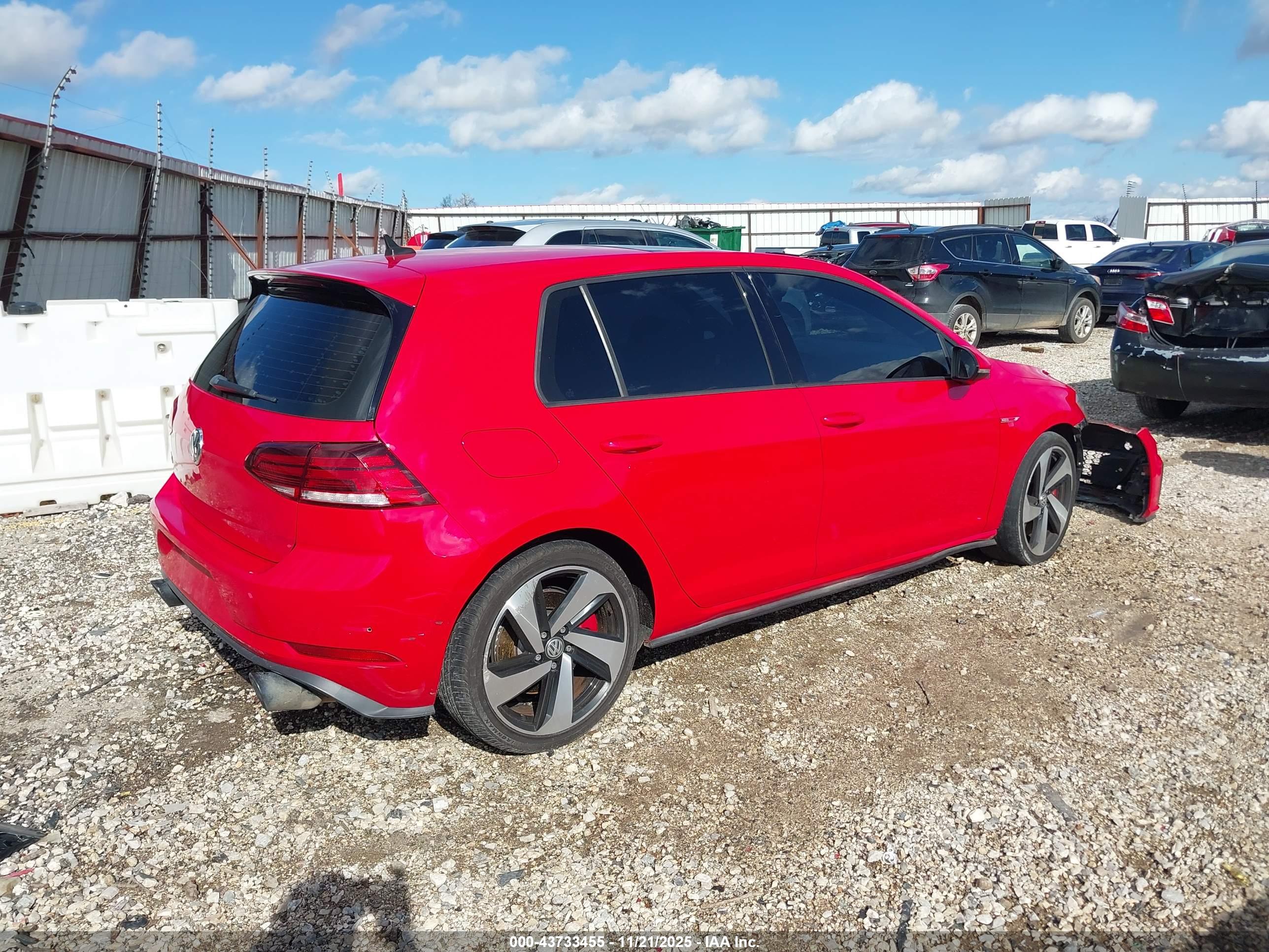 VOLKSWAGEN GOLF image 4