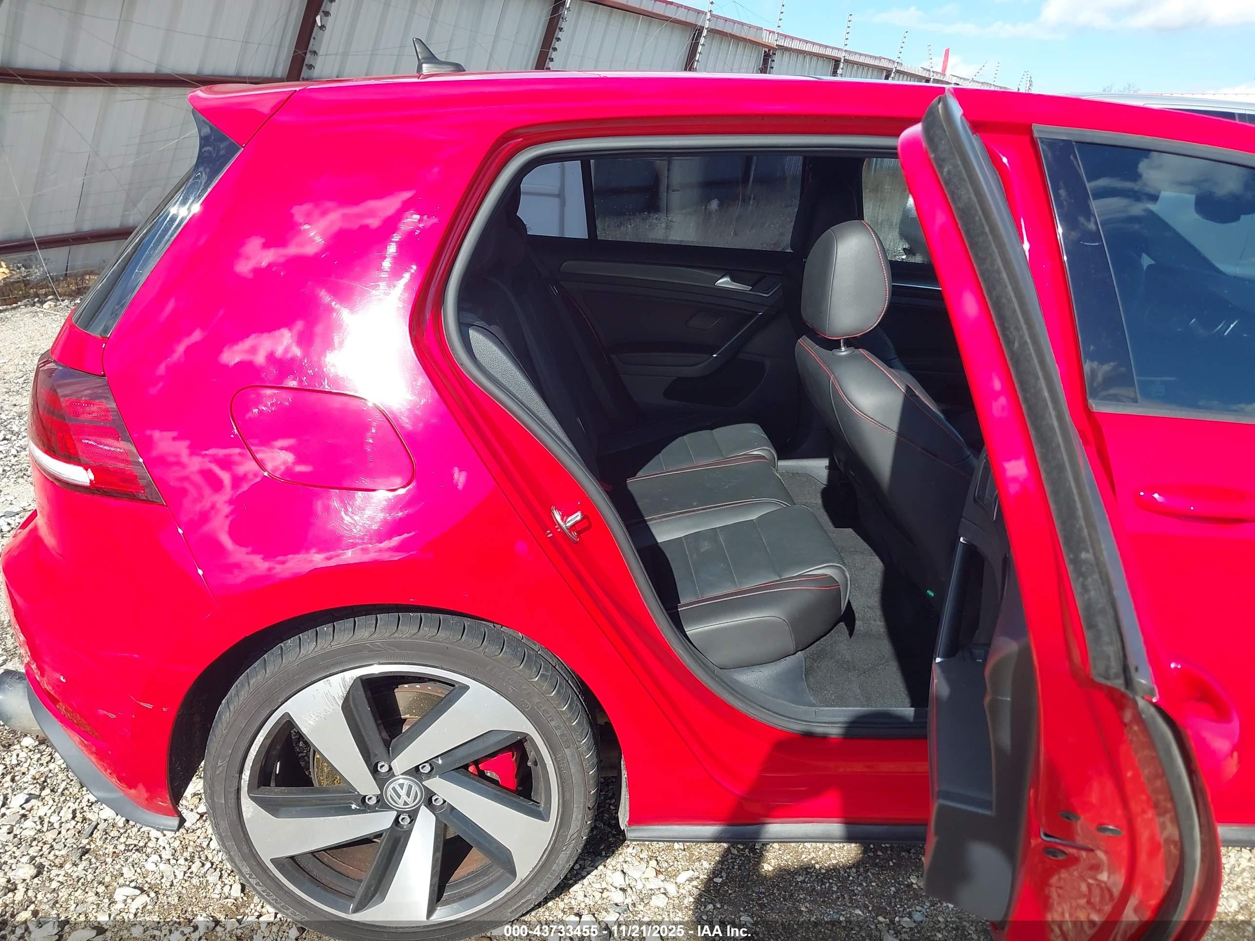 VOLKSWAGEN GOLF image 8