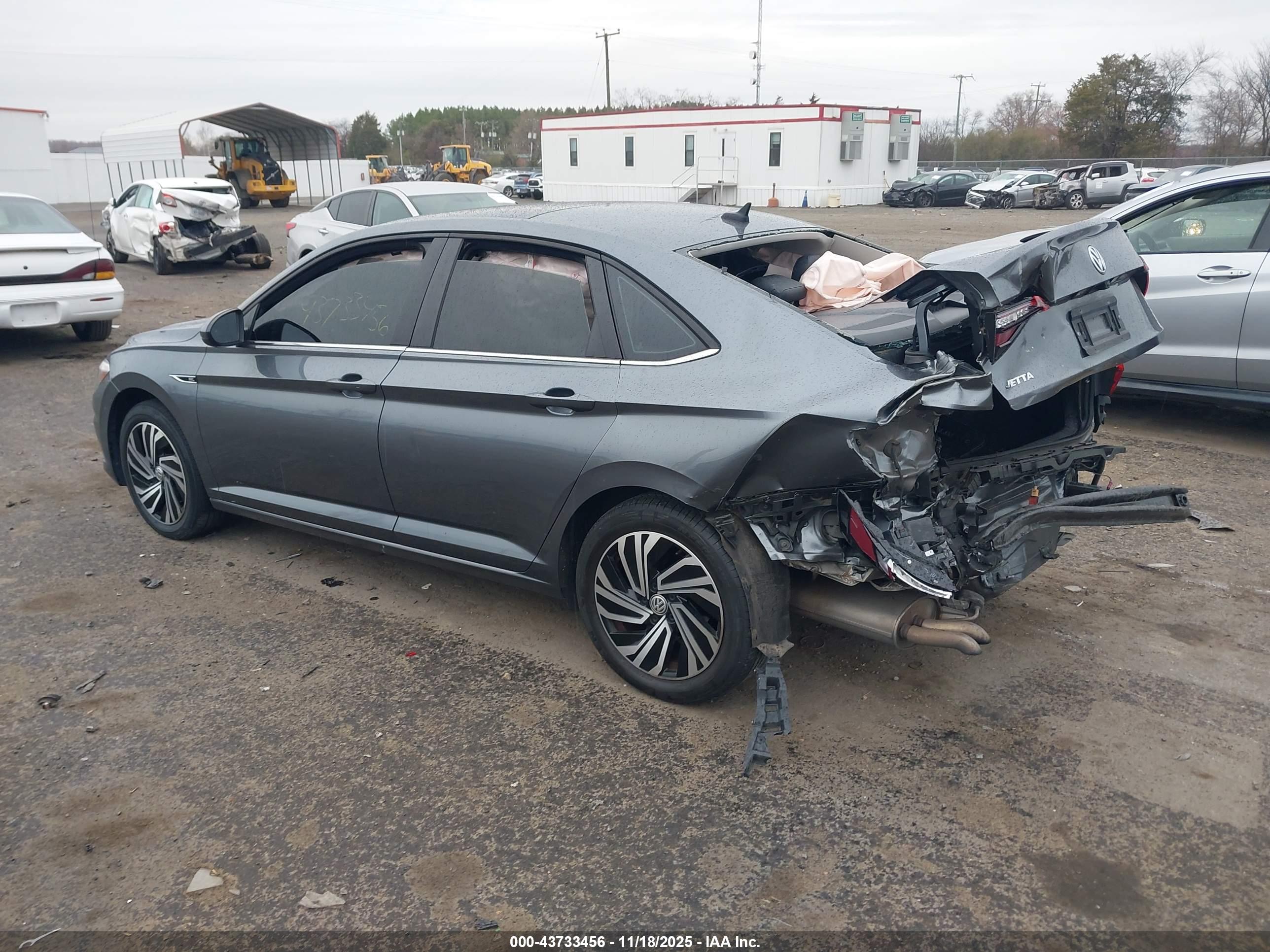 VOLKSWAGEN JETTA image 3