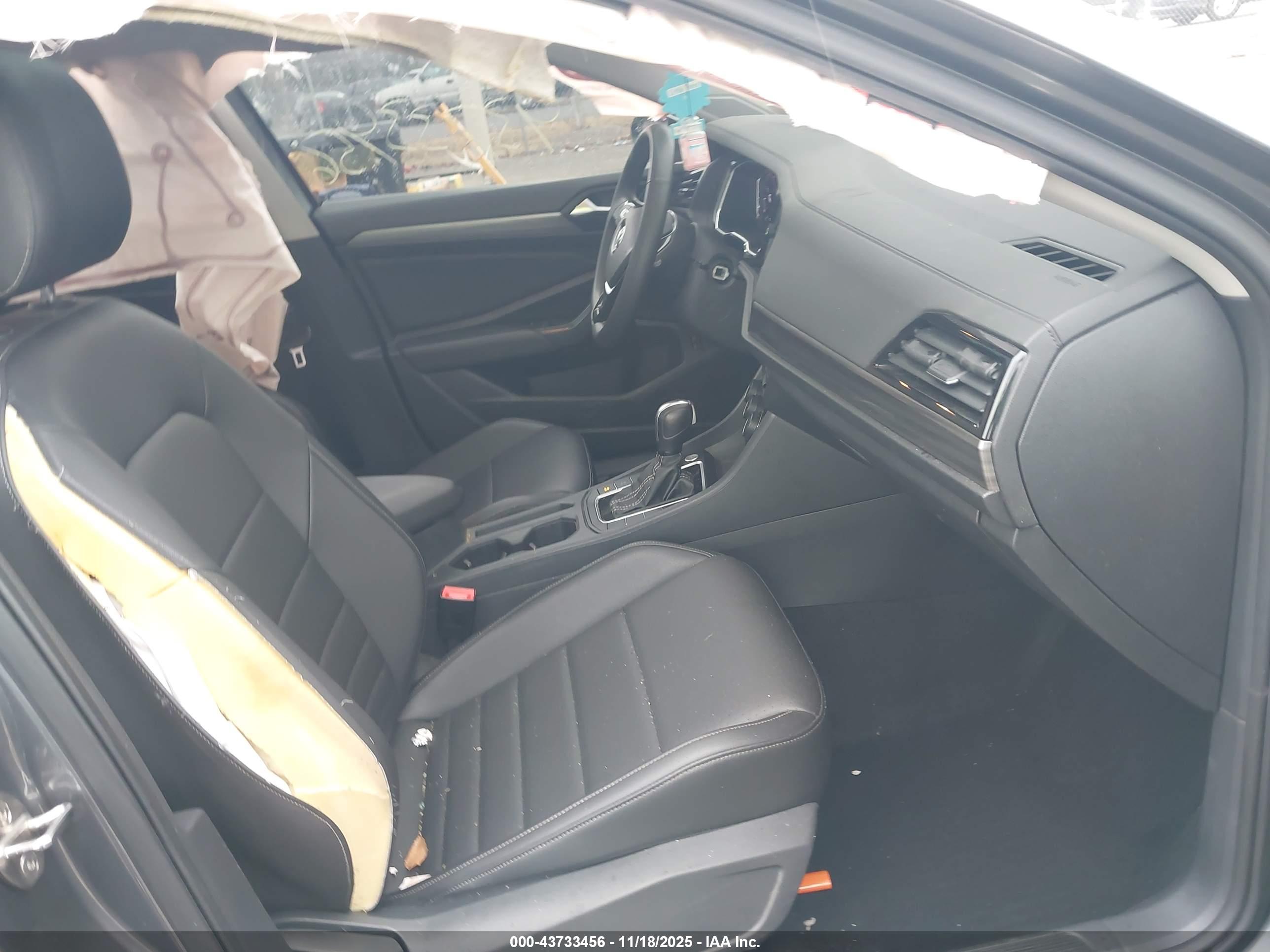 VOLKSWAGEN JETTA image 5