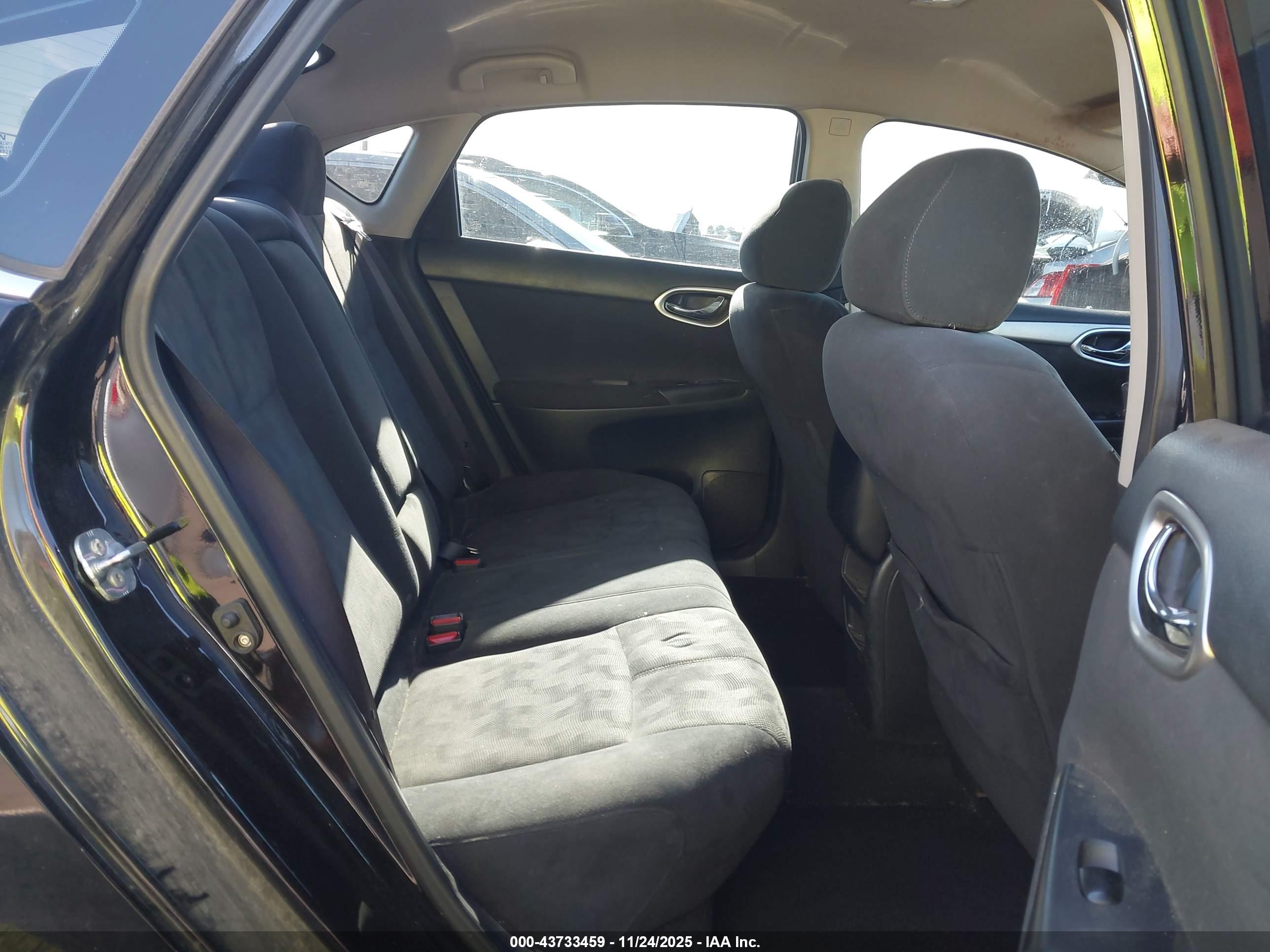 NISSAN SENTRA image 8
