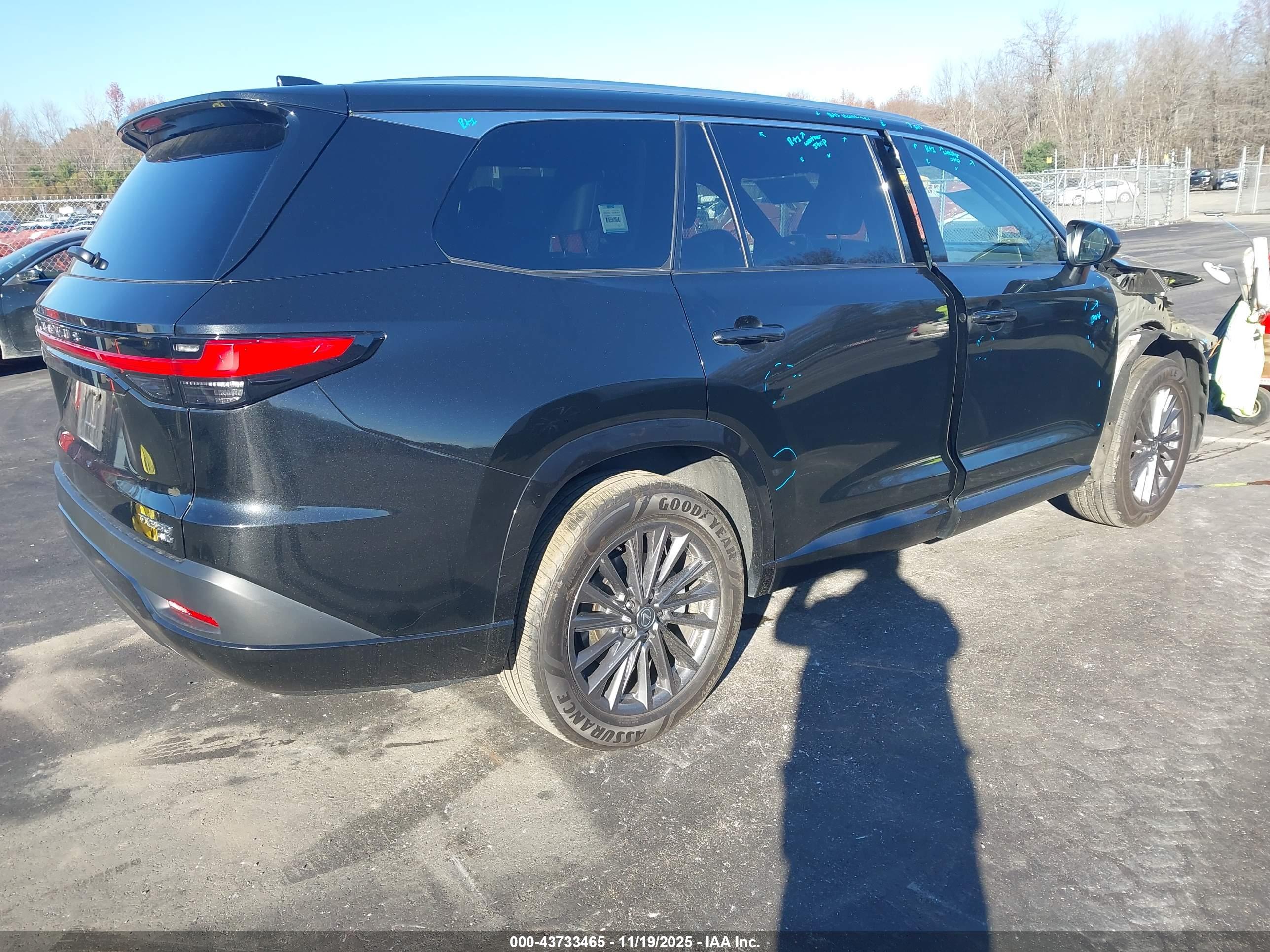 LEXUS TX image 4