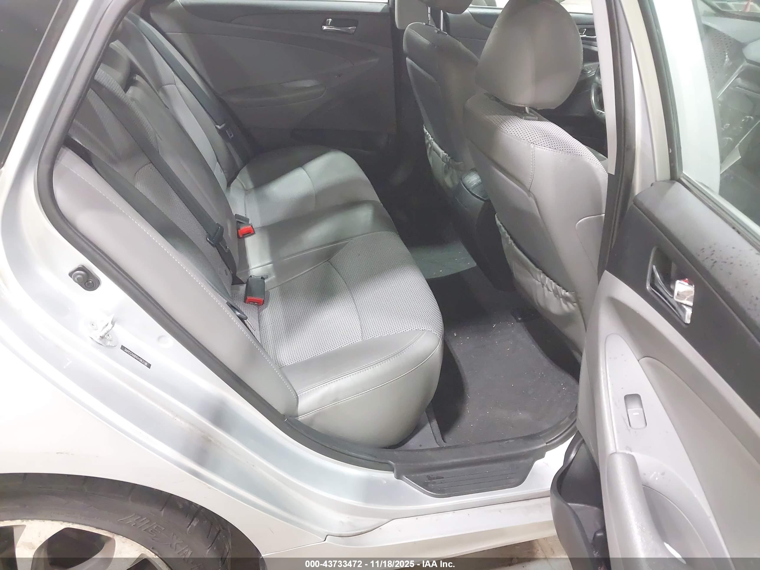 HYUNDAI SONATA image 8