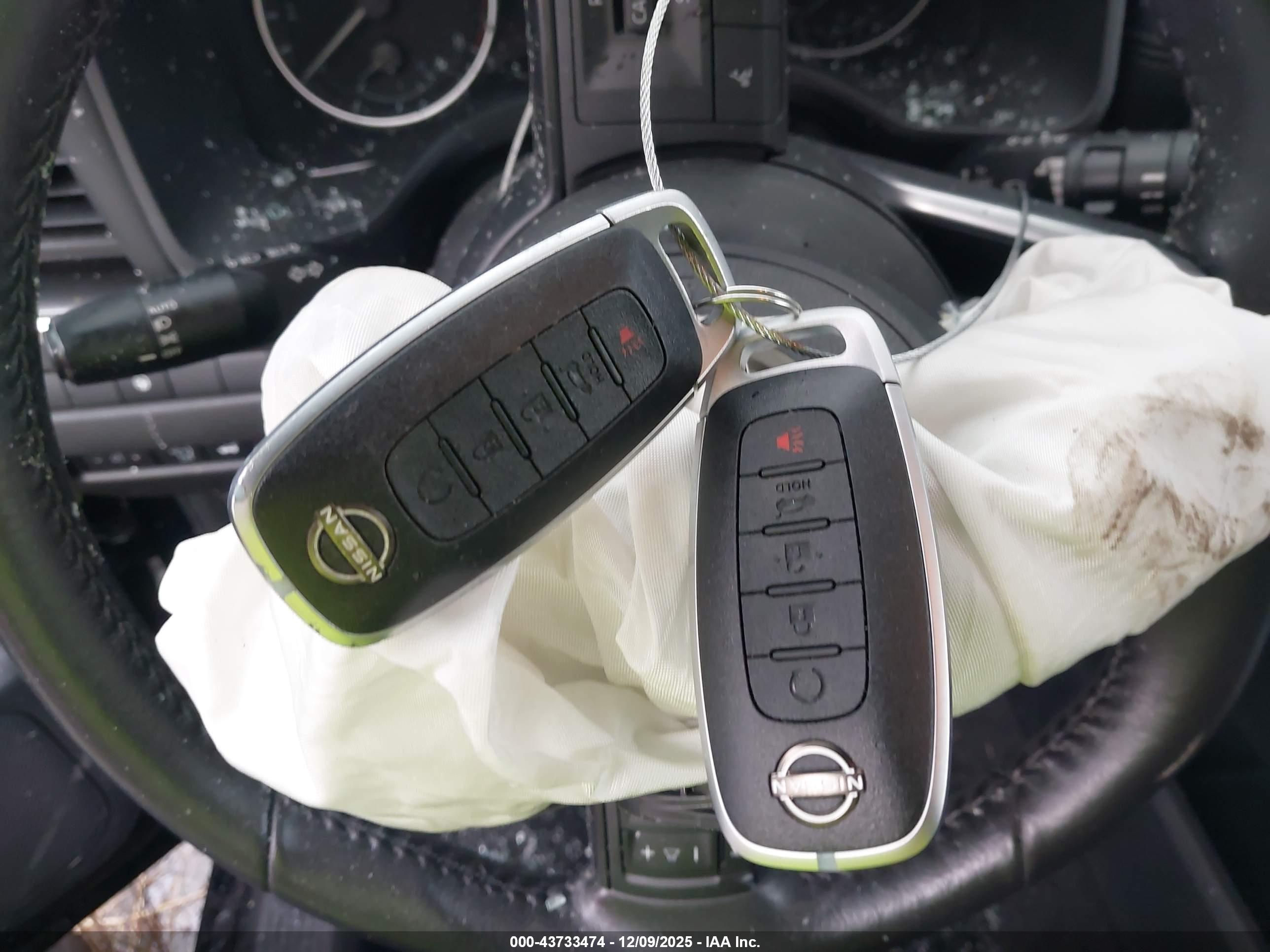 NISSAN ROGUE image 11