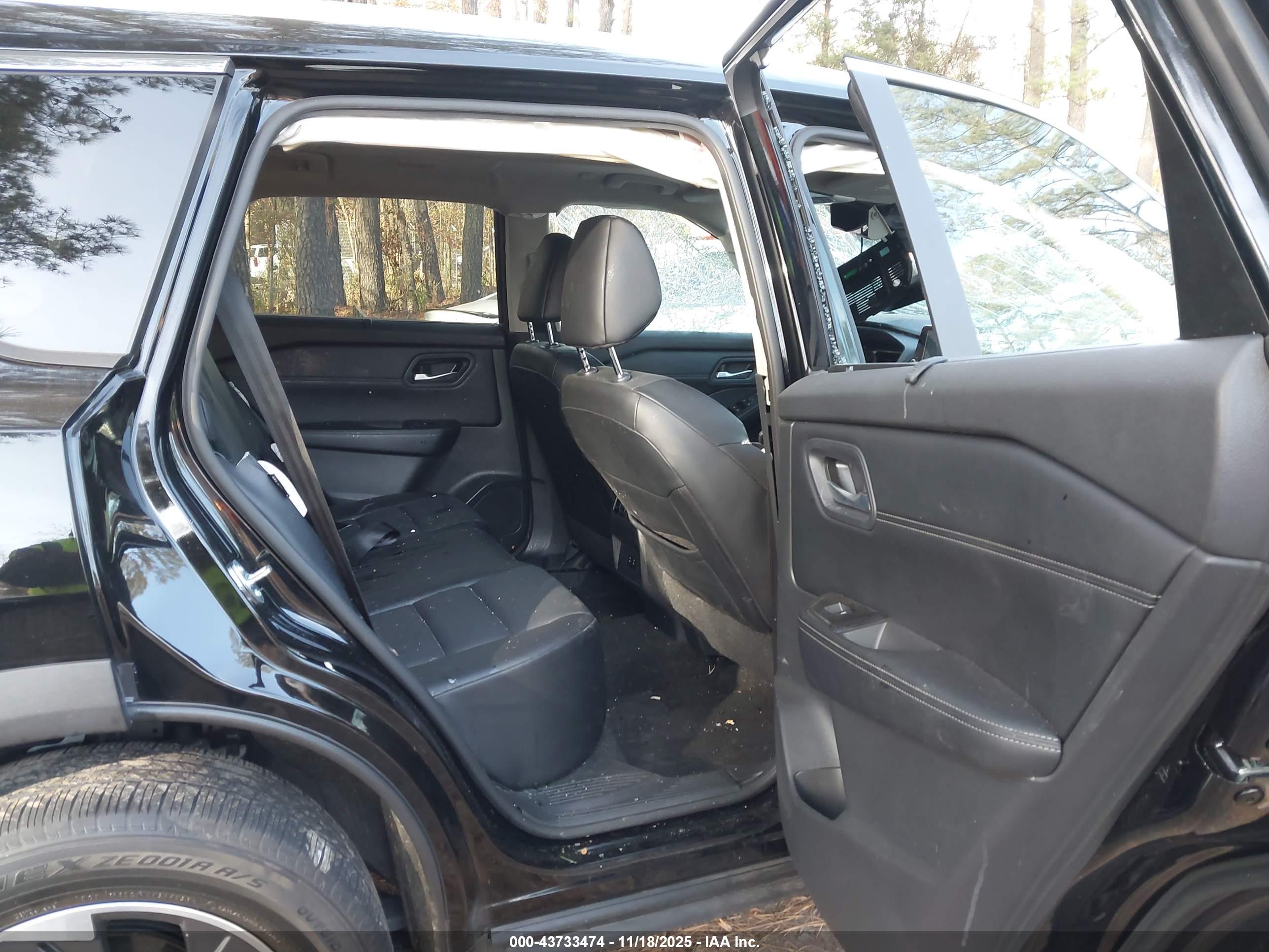 NISSAN ROGUE image 8