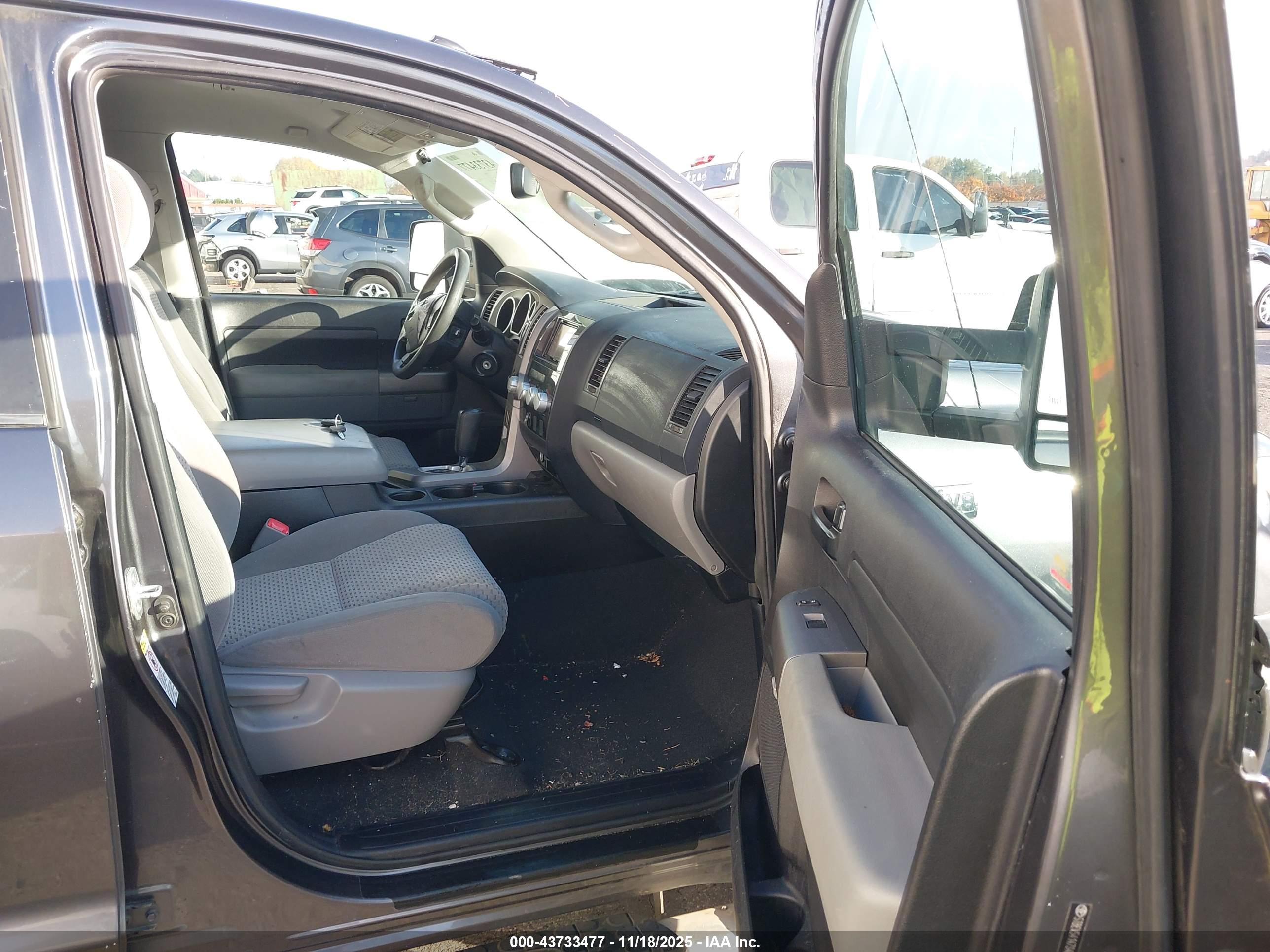 TOYOTA TUNDRA image 5
