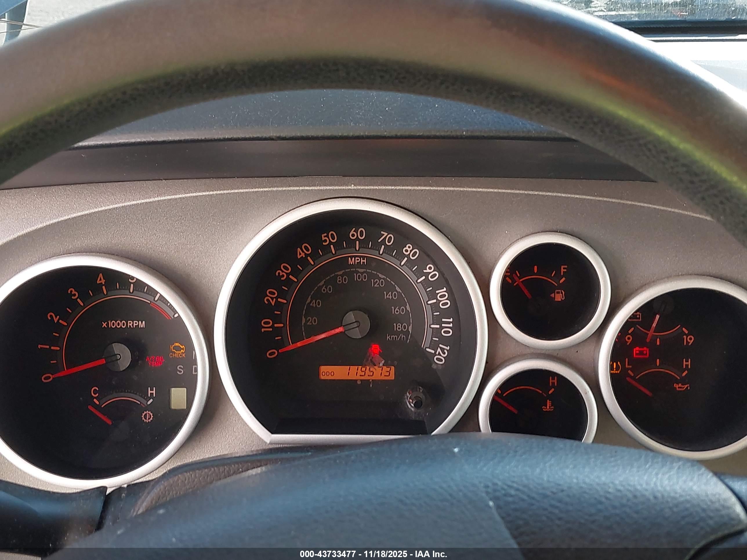 TOYOTA TUNDRA image 7