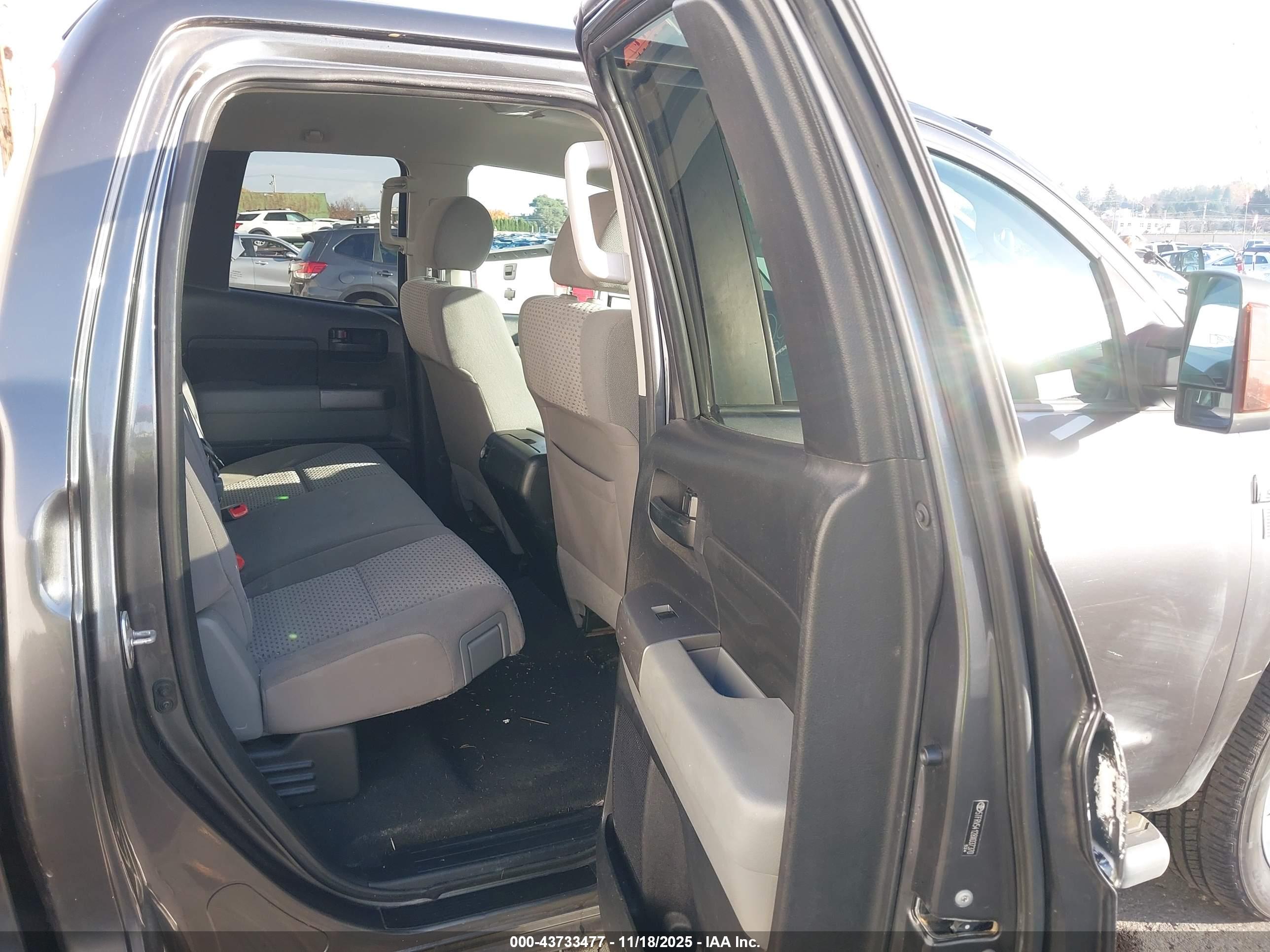 TOYOTA TUNDRA image 8