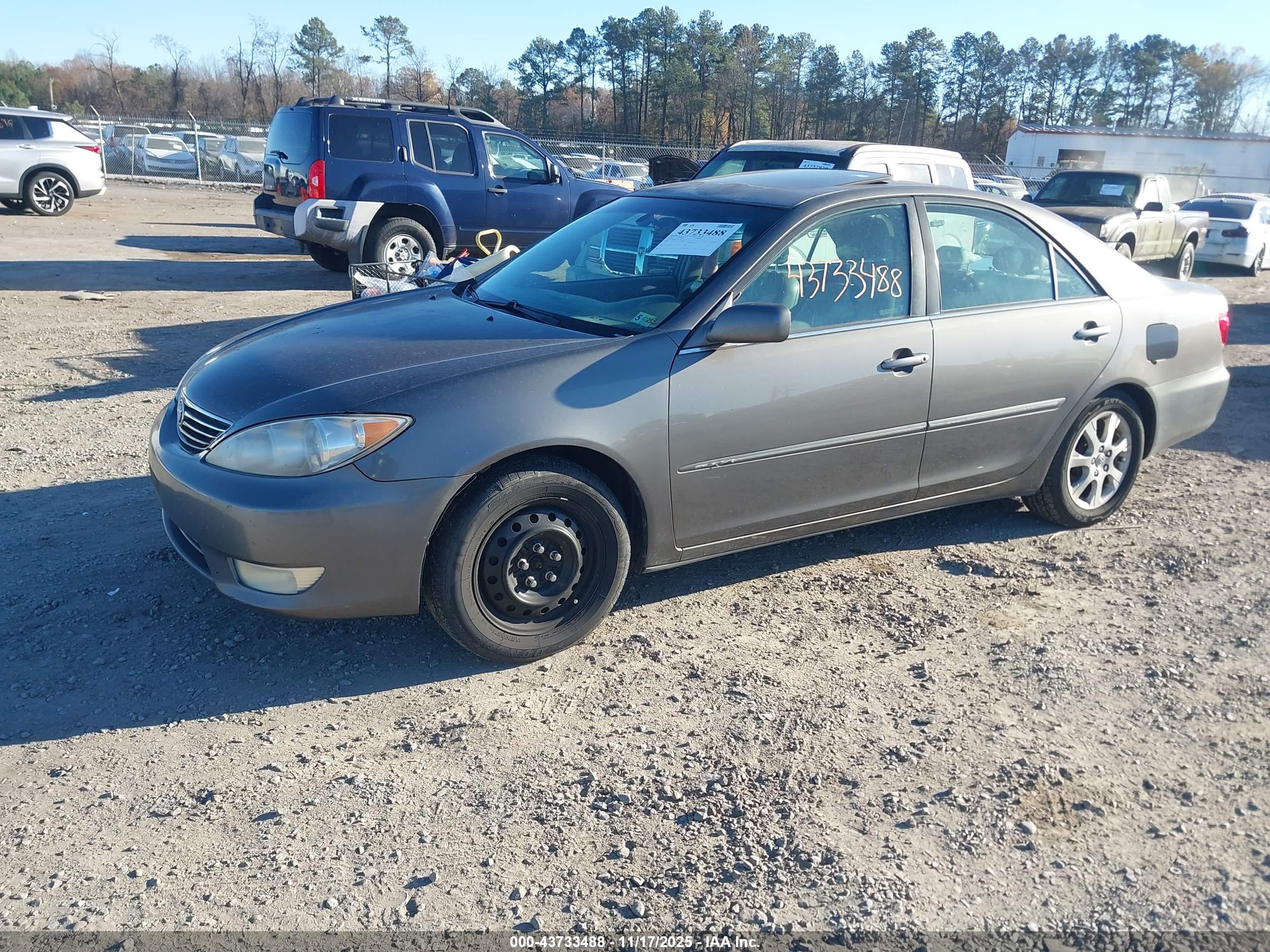 TOYOTA CAMRY image 2