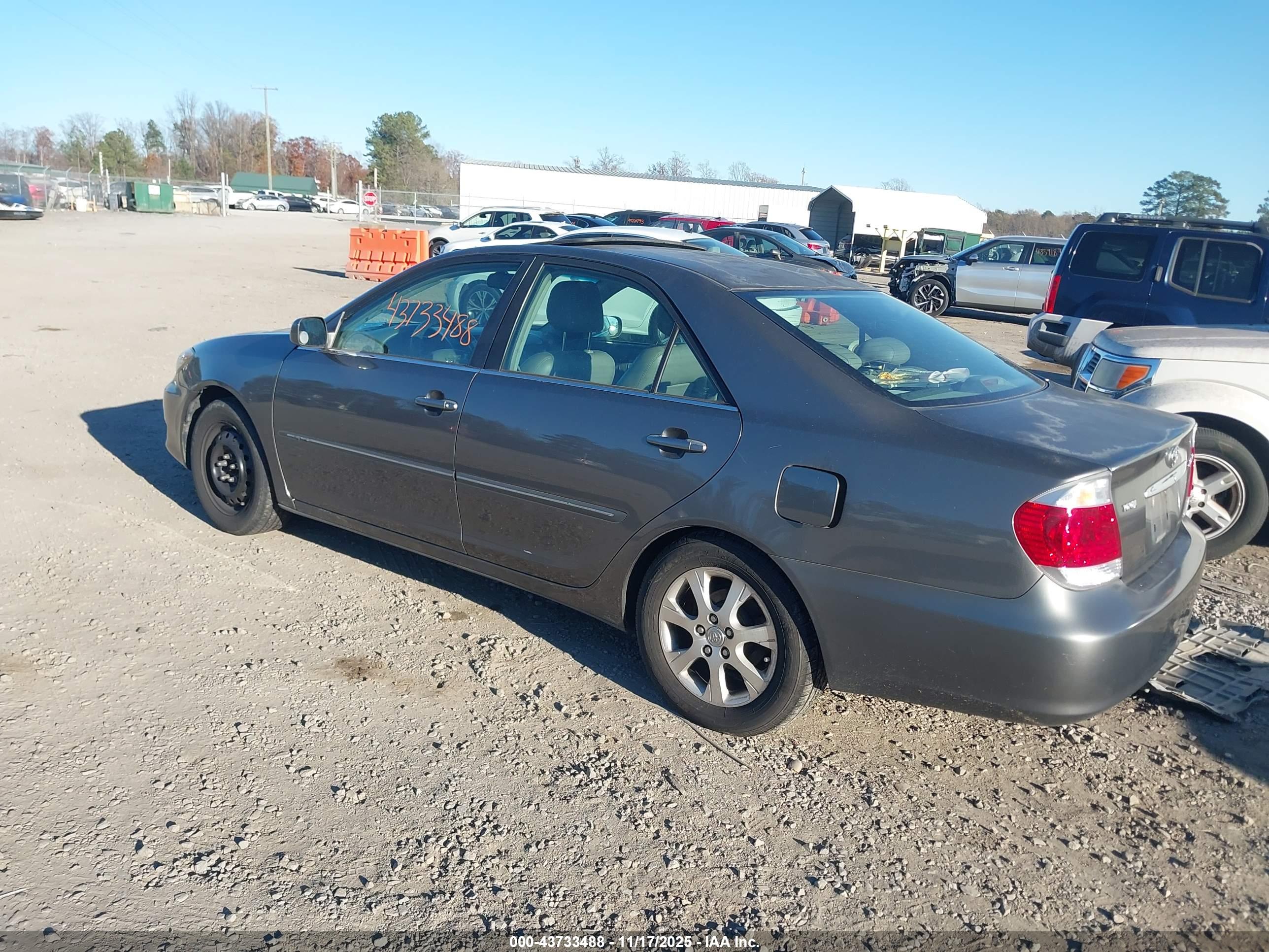 TOYOTA CAMRY image 3
