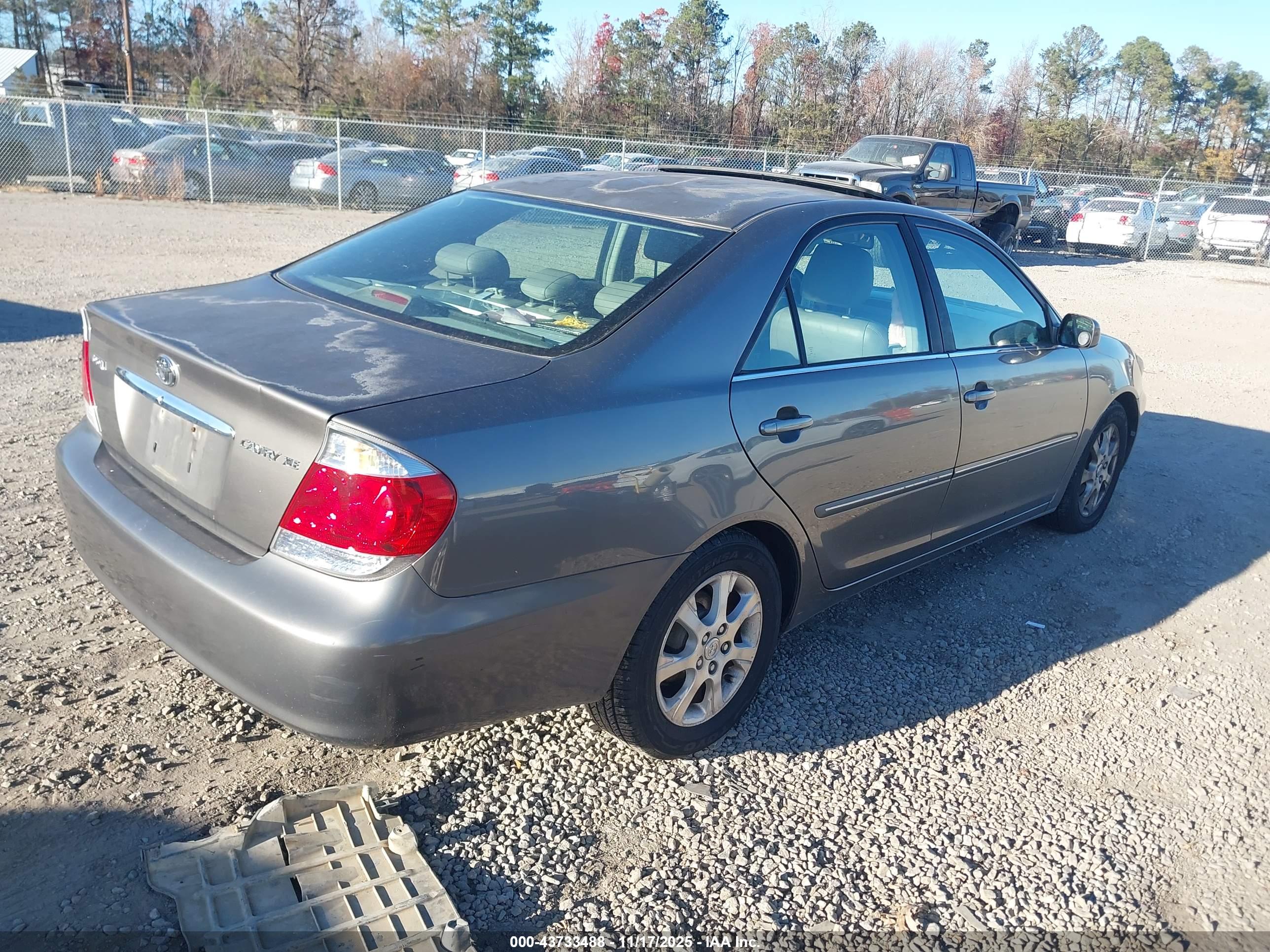 TOYOTA CAMRY image 4