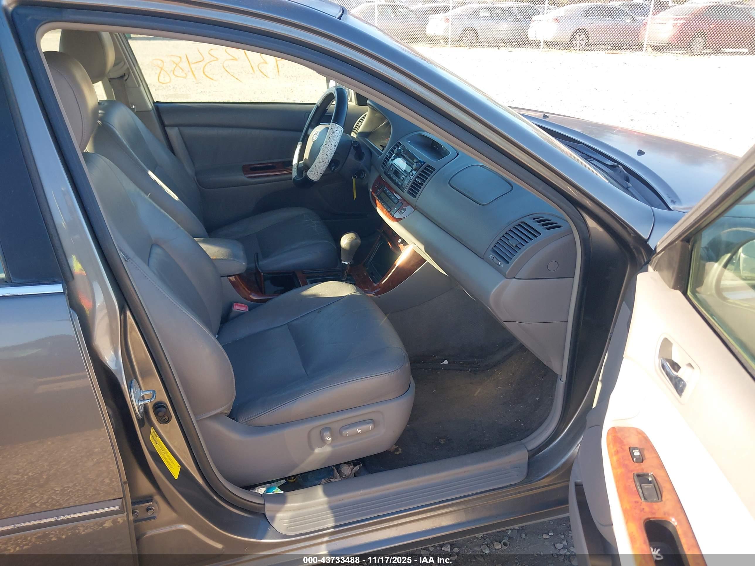 TOYOTA CAMRY image 5