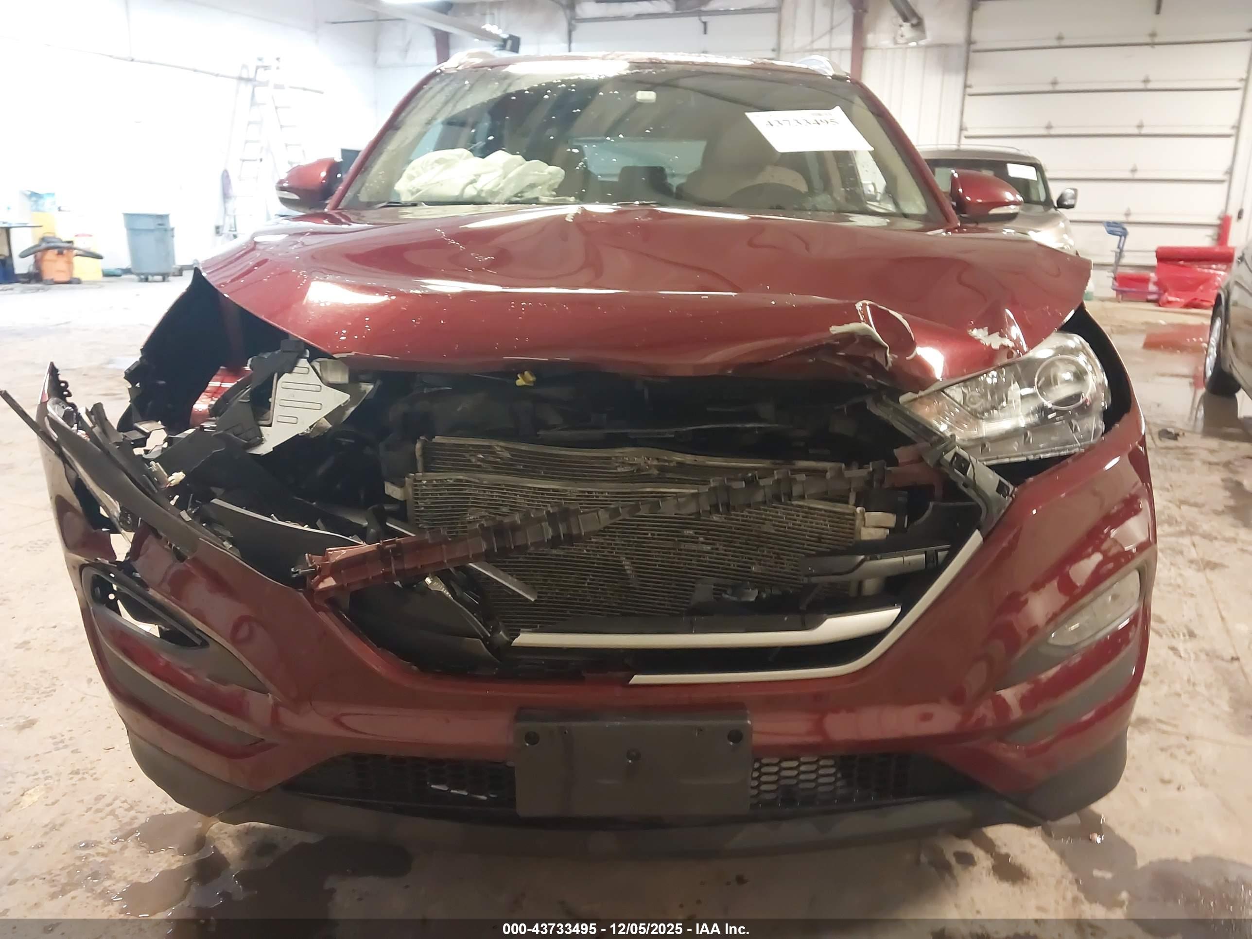 HYUNDAI TUCSON image 6