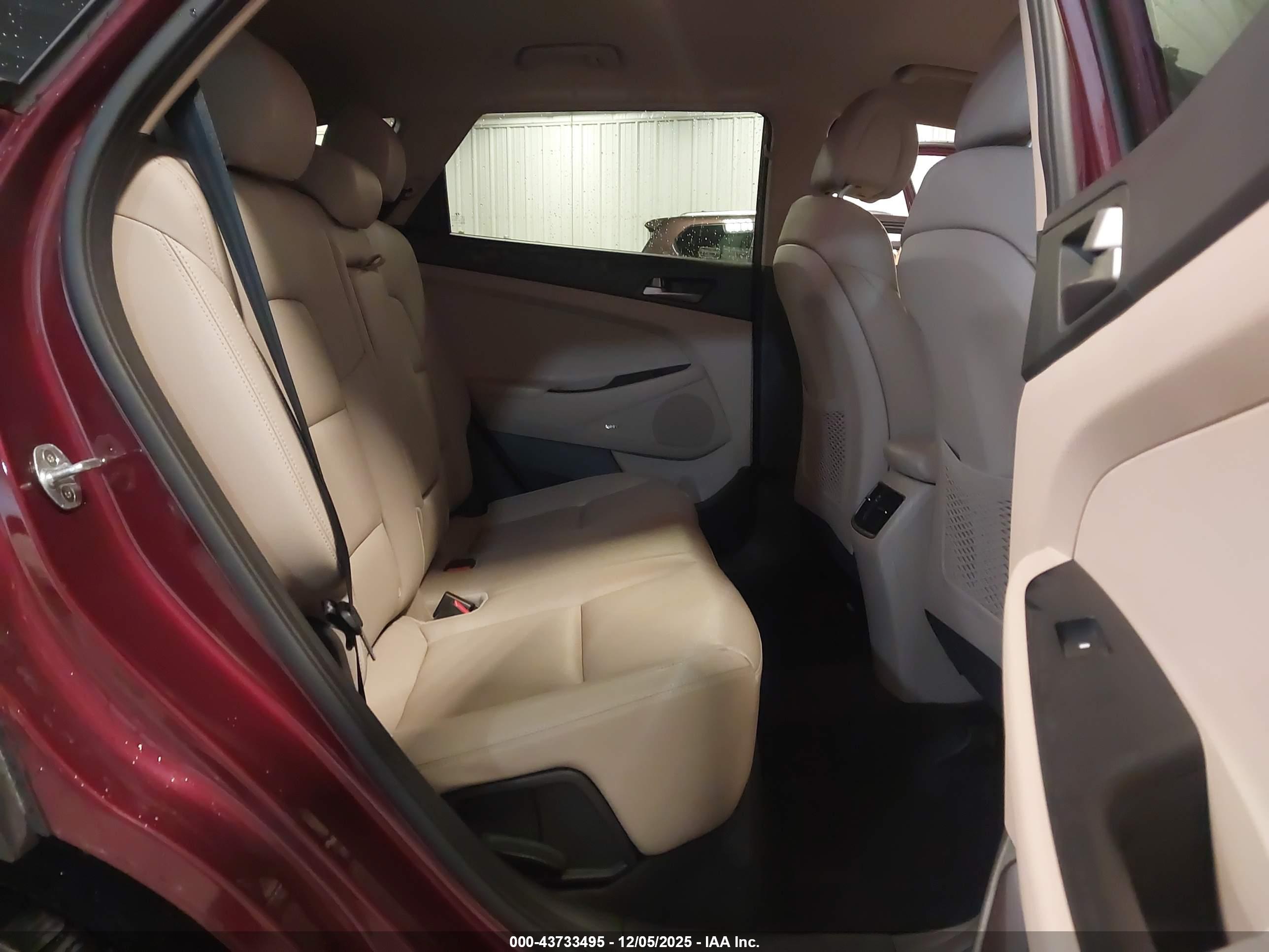 HYUNDAI TUCSON image 8