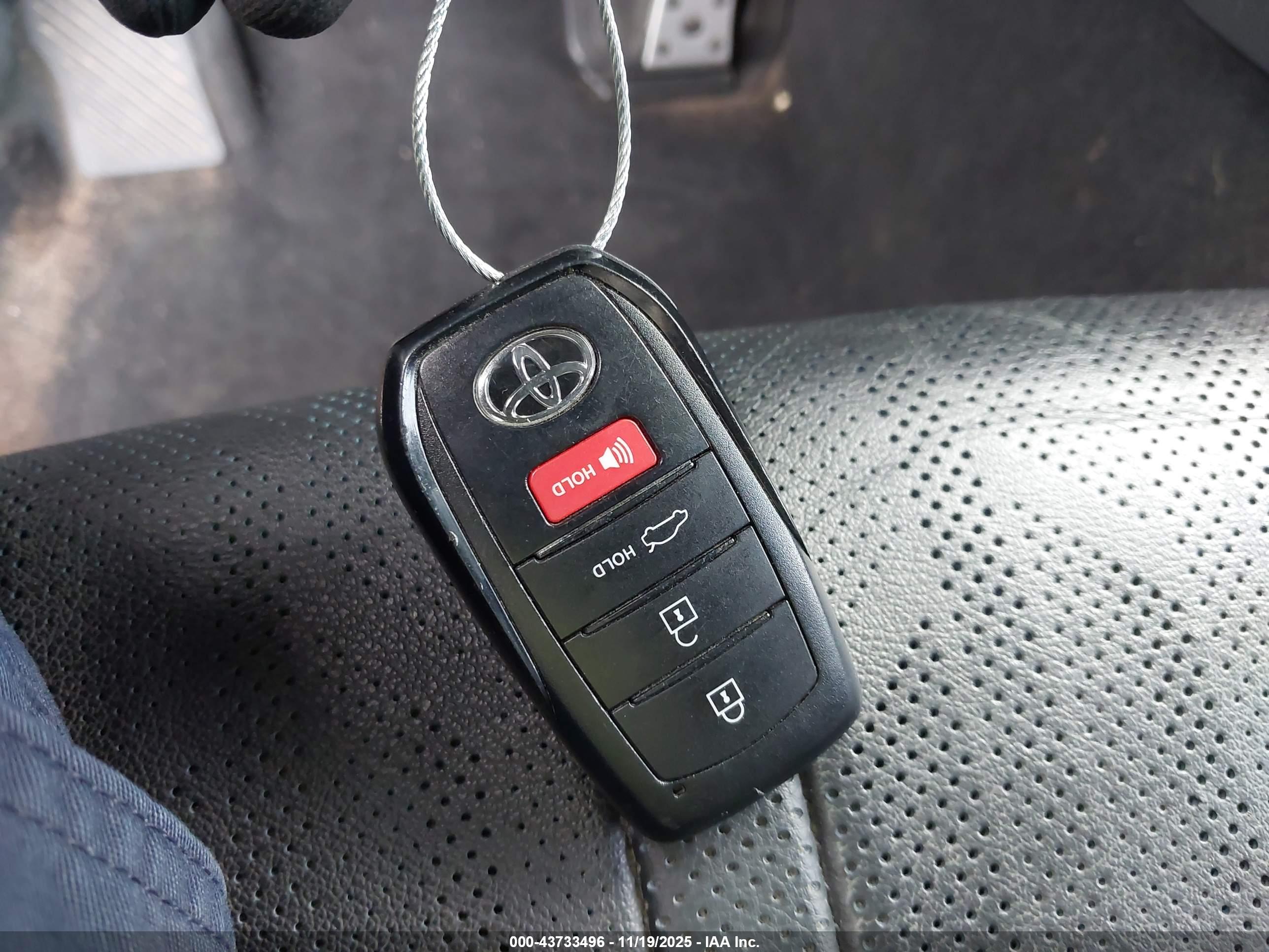 TOYOTA CAMRY image 11