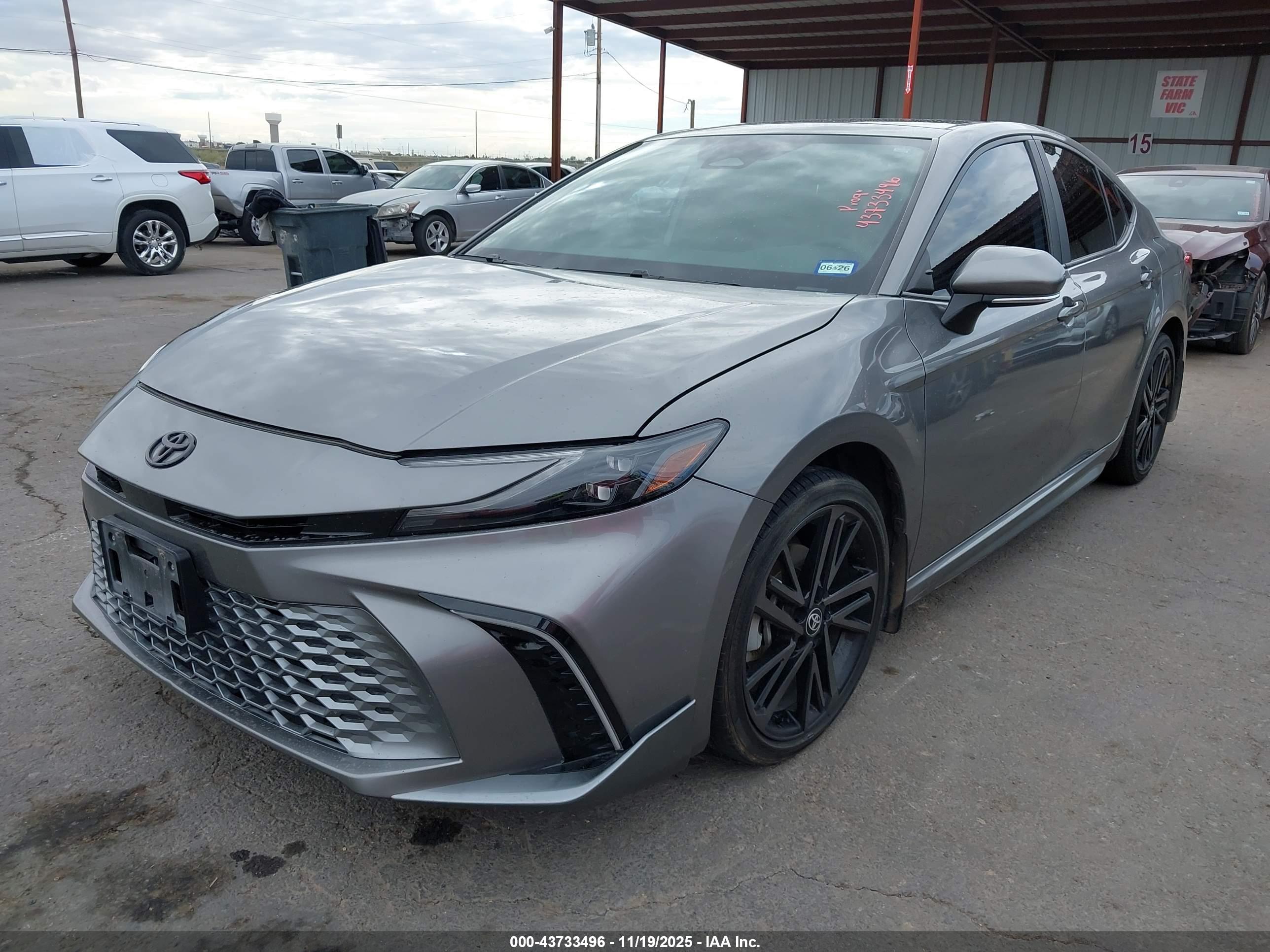 TOYOTA CAMRY image 2