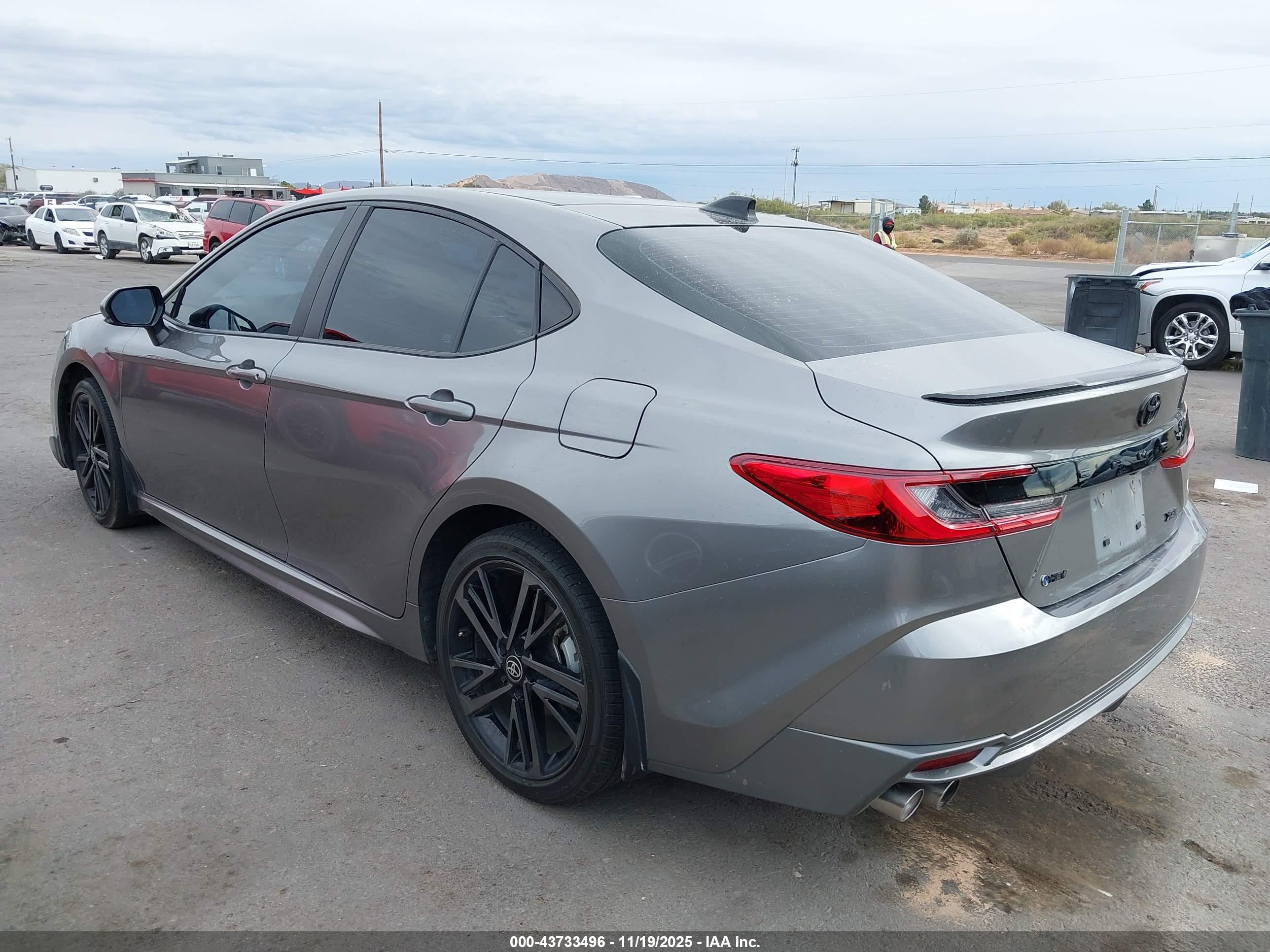 TOYOTA CAMRY image 3