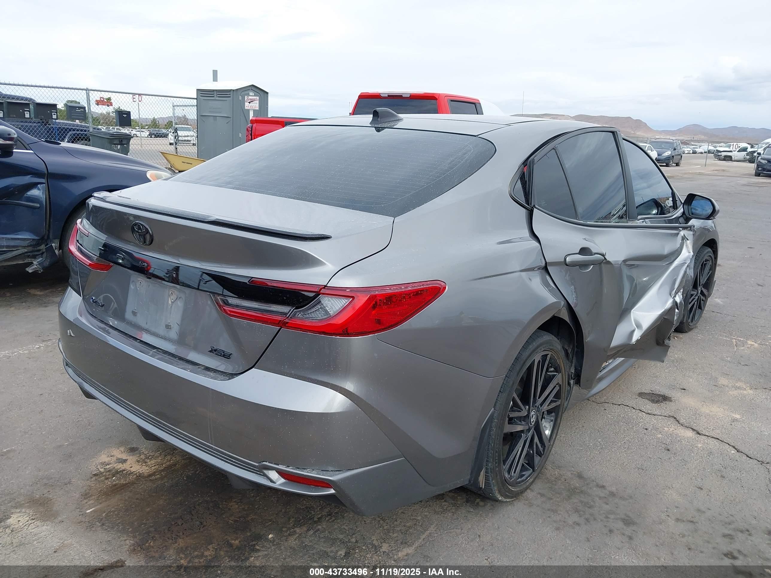 TOYOTA CAMRY image 4