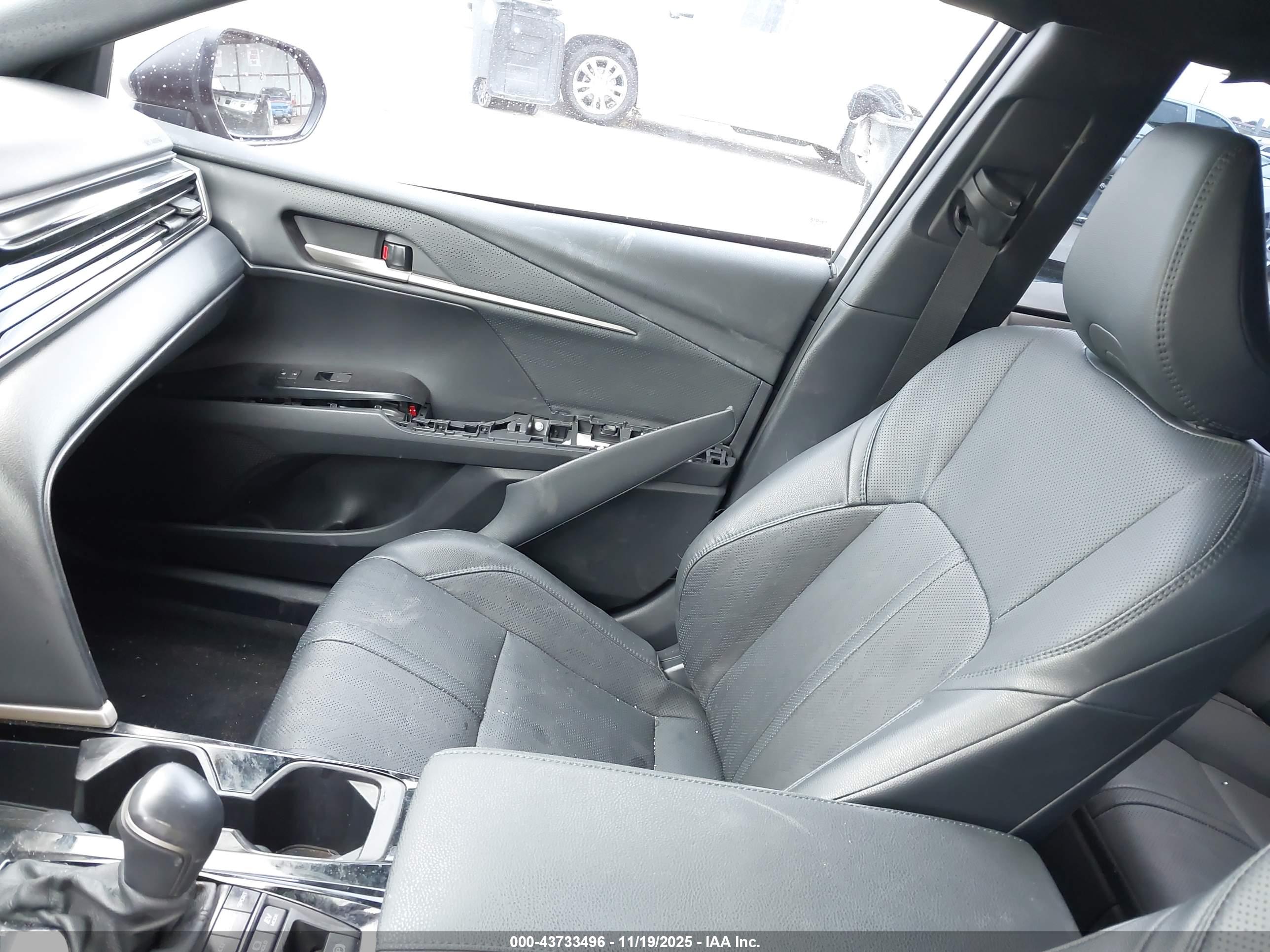 TOYOTA CAMRY image 5