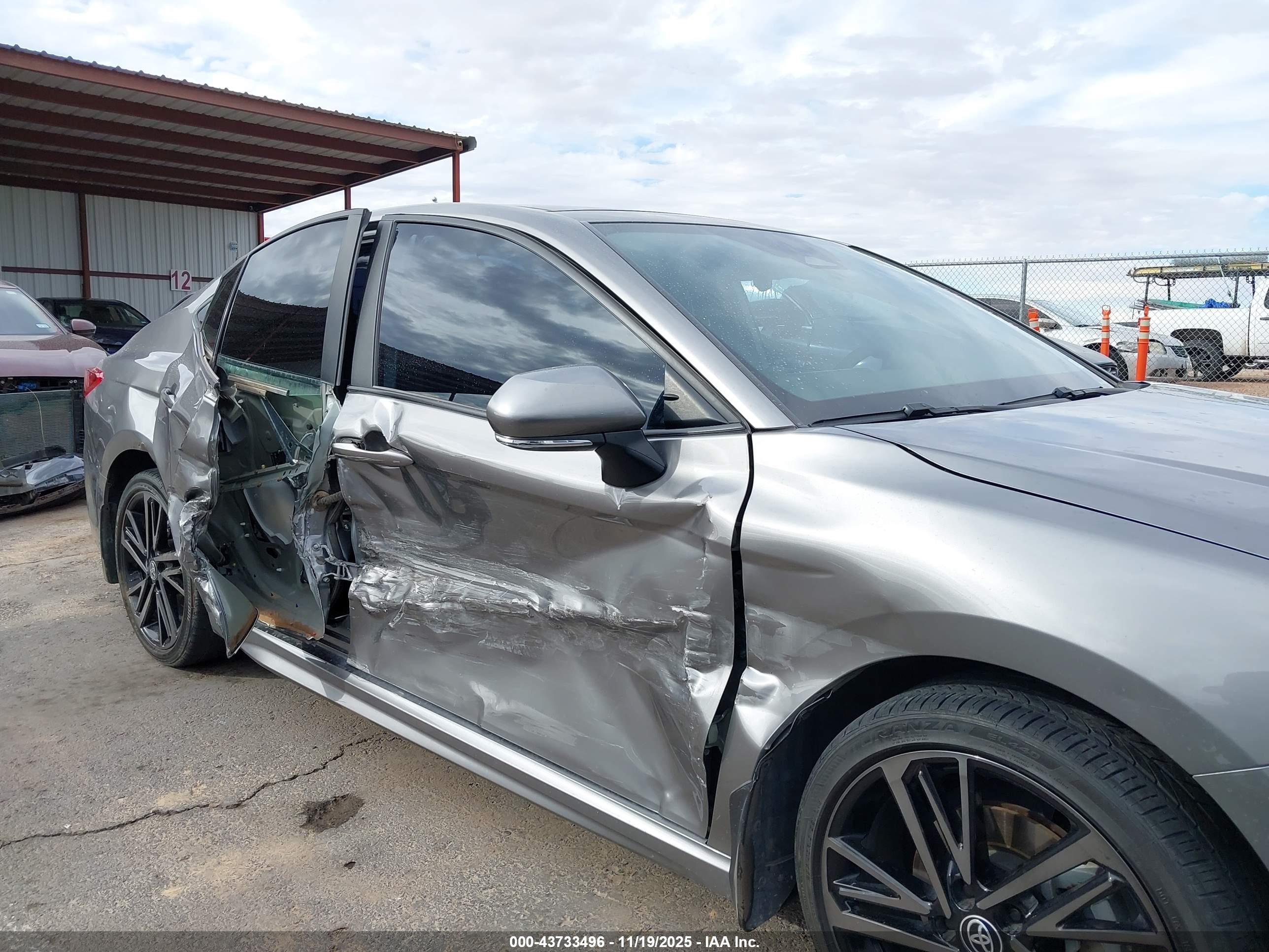 TOYOTA CAMRY image 6