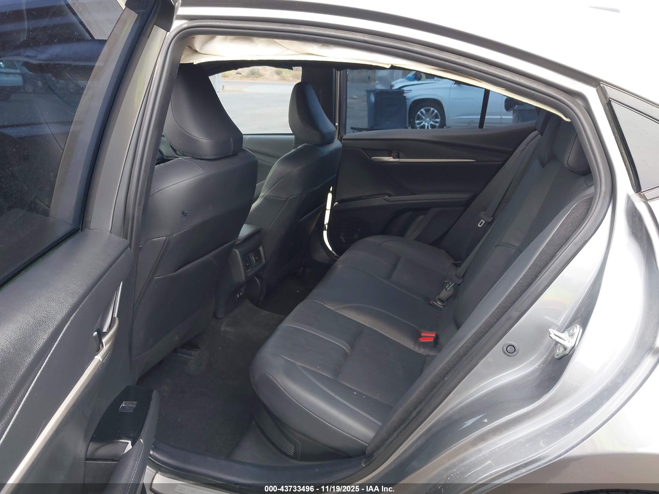 TOYOTA CAMRY image 8