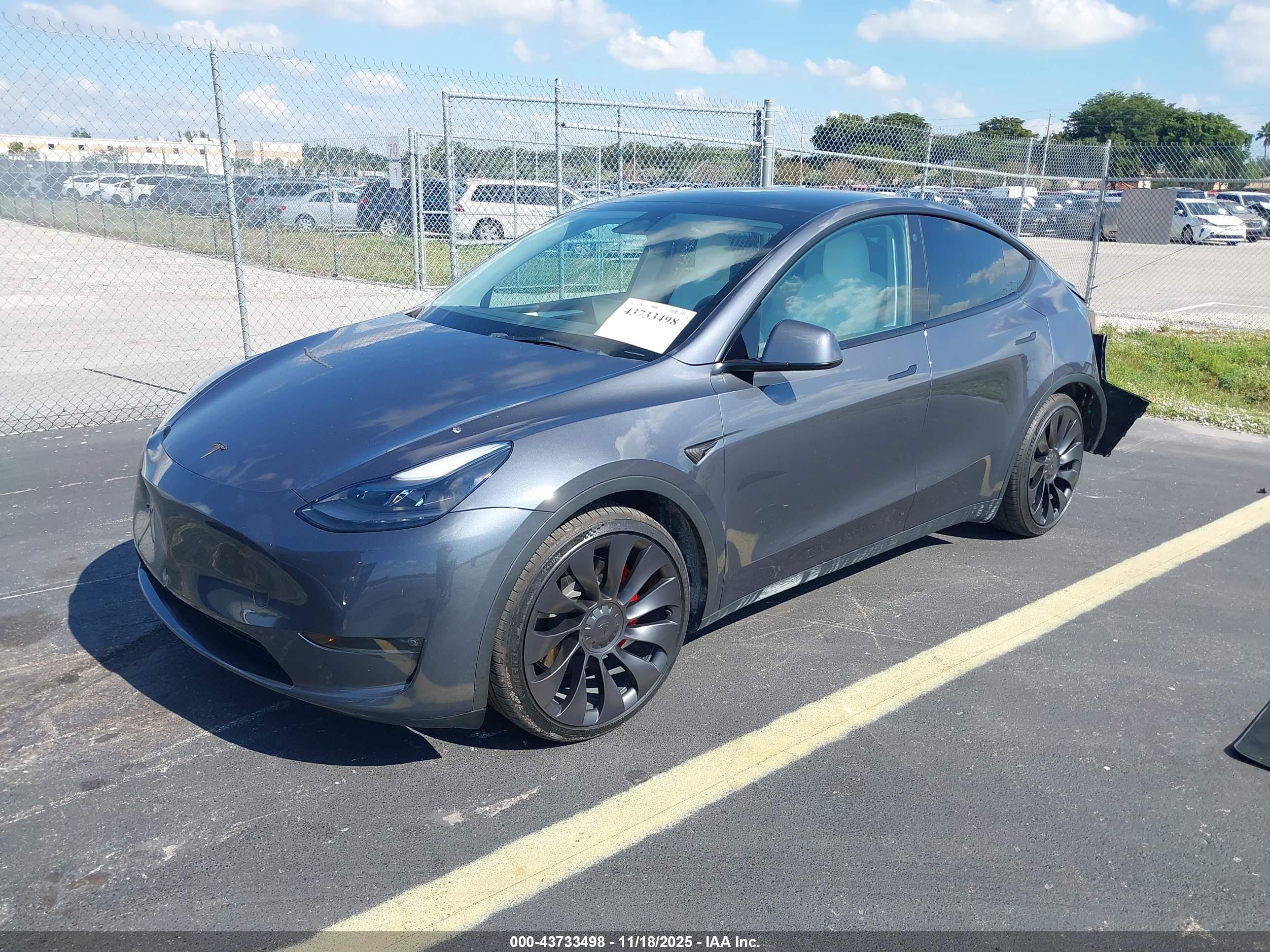 TESLA MODEL image 2