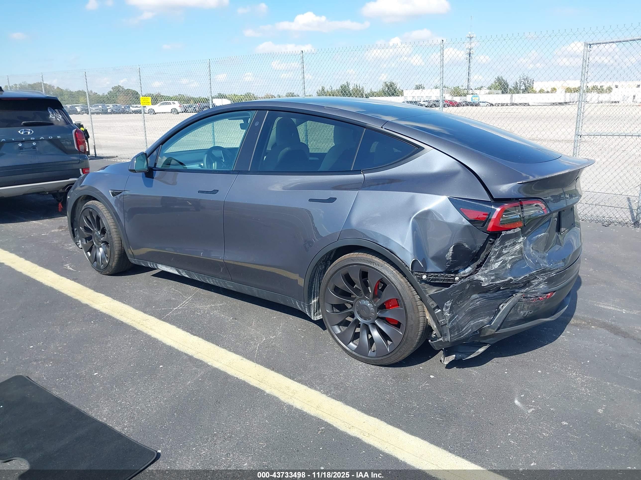 TESLA MODEL image 3