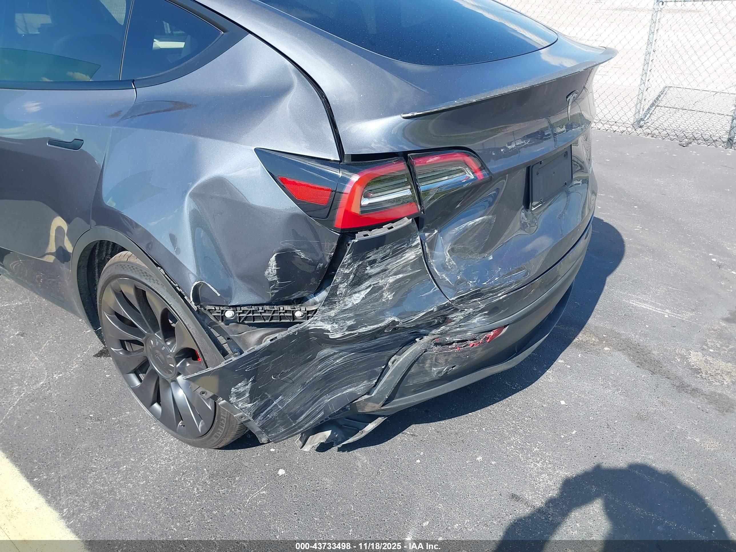 TESLA MODEL image 6