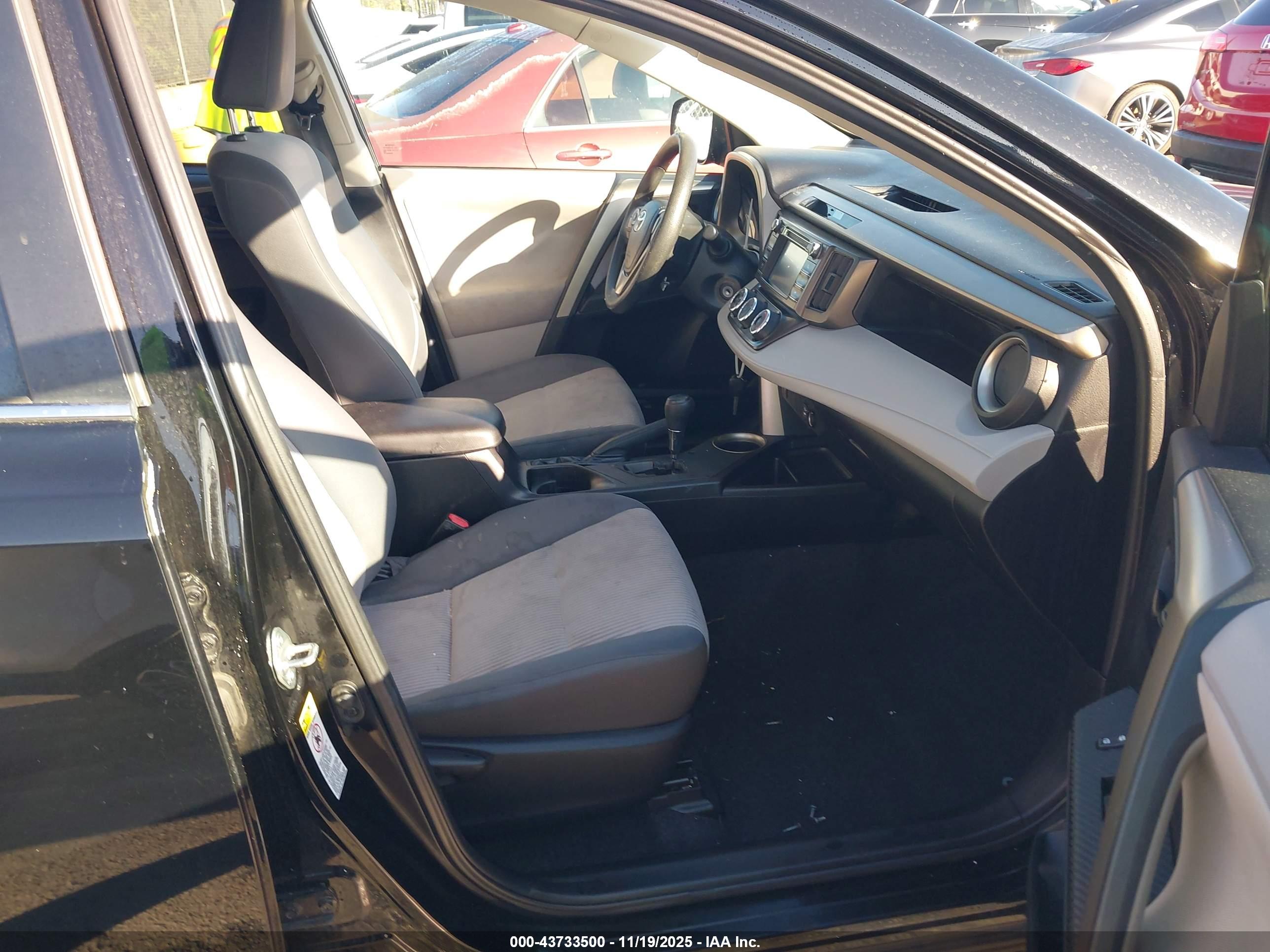 TOYOTA RAV4 image 5