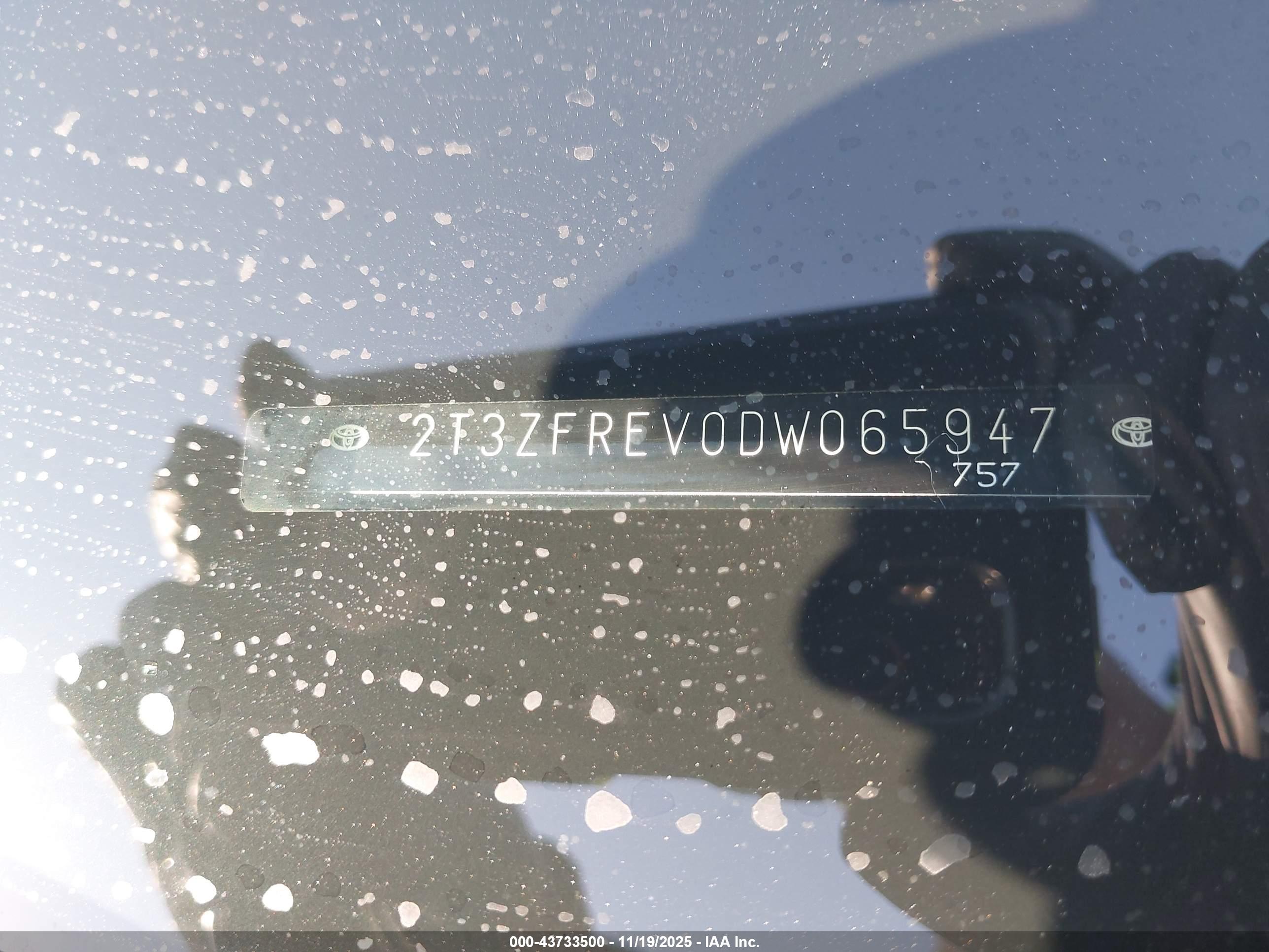 TOYOTA RAV4 image 9