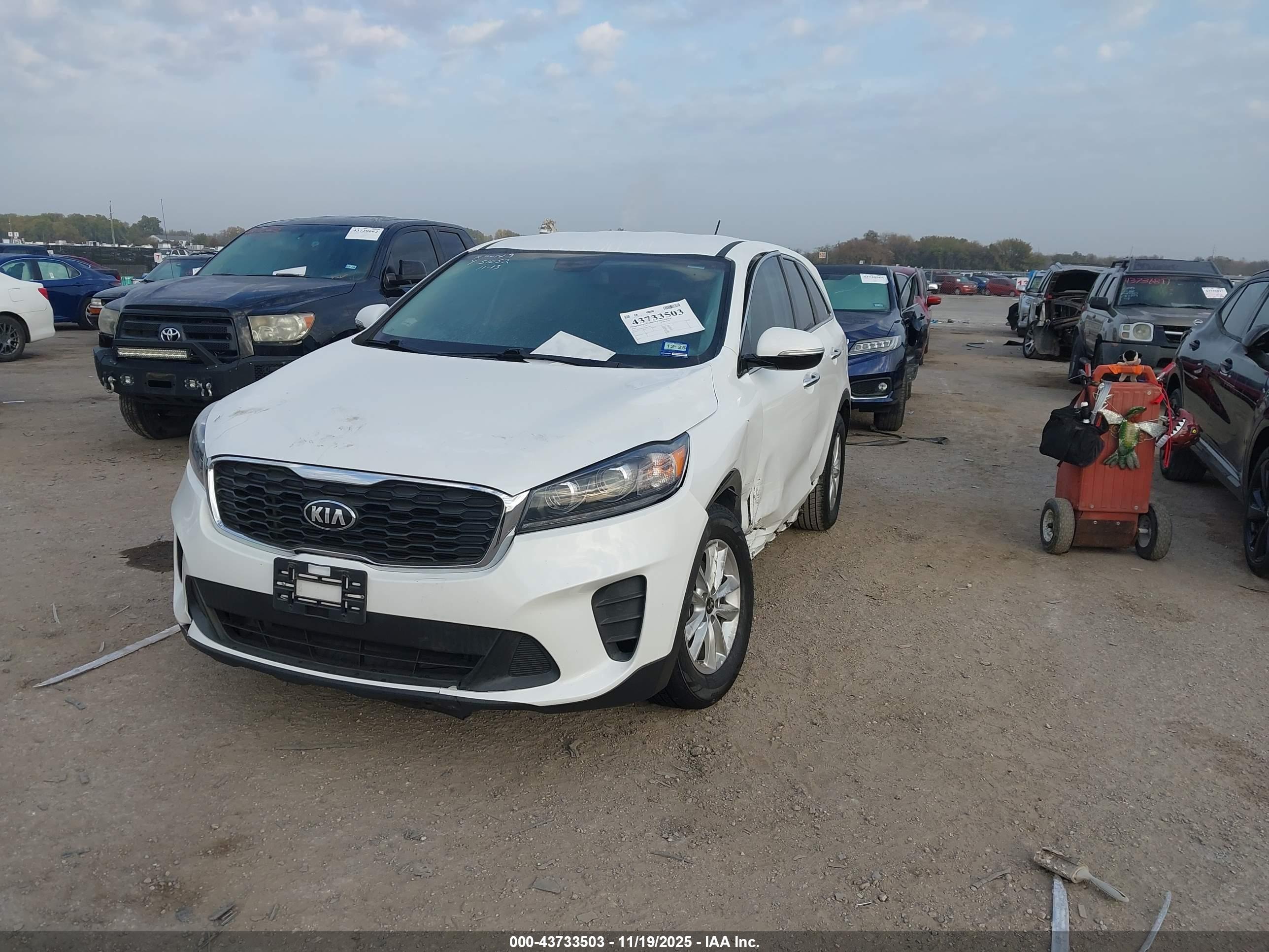 KIA SORENTO image 2