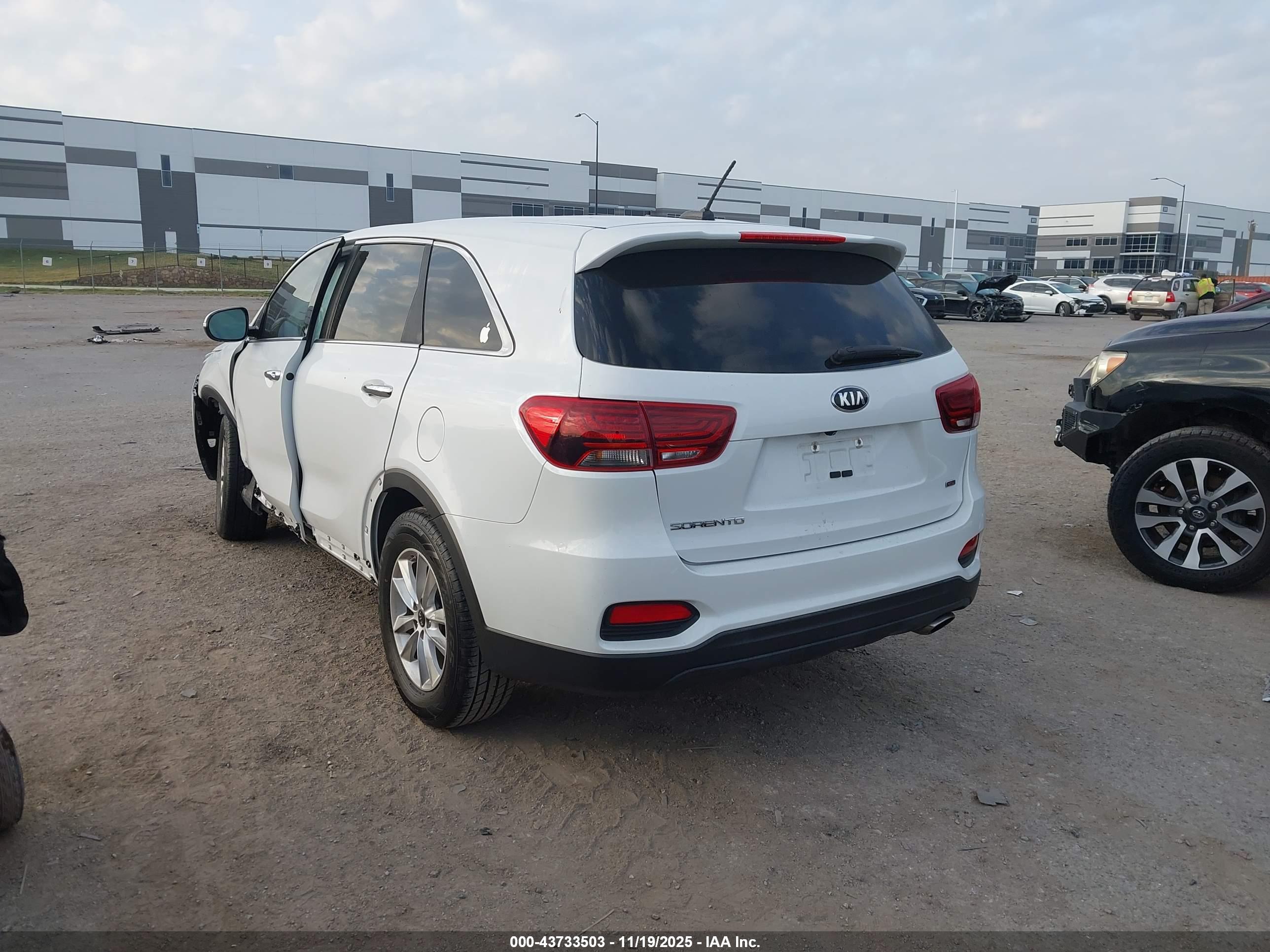KIA SORENTO image 3