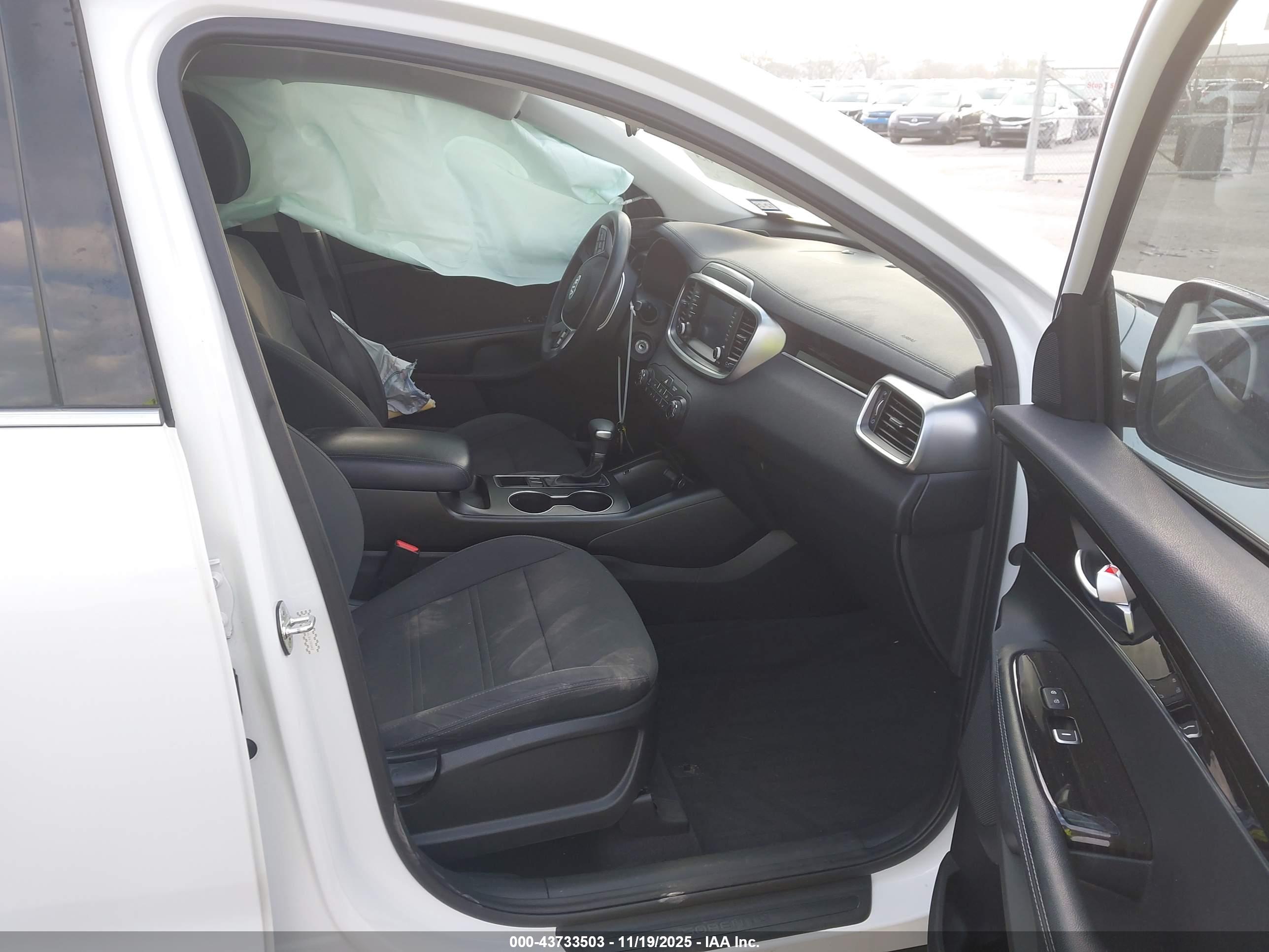 KIA SORENTO image 5