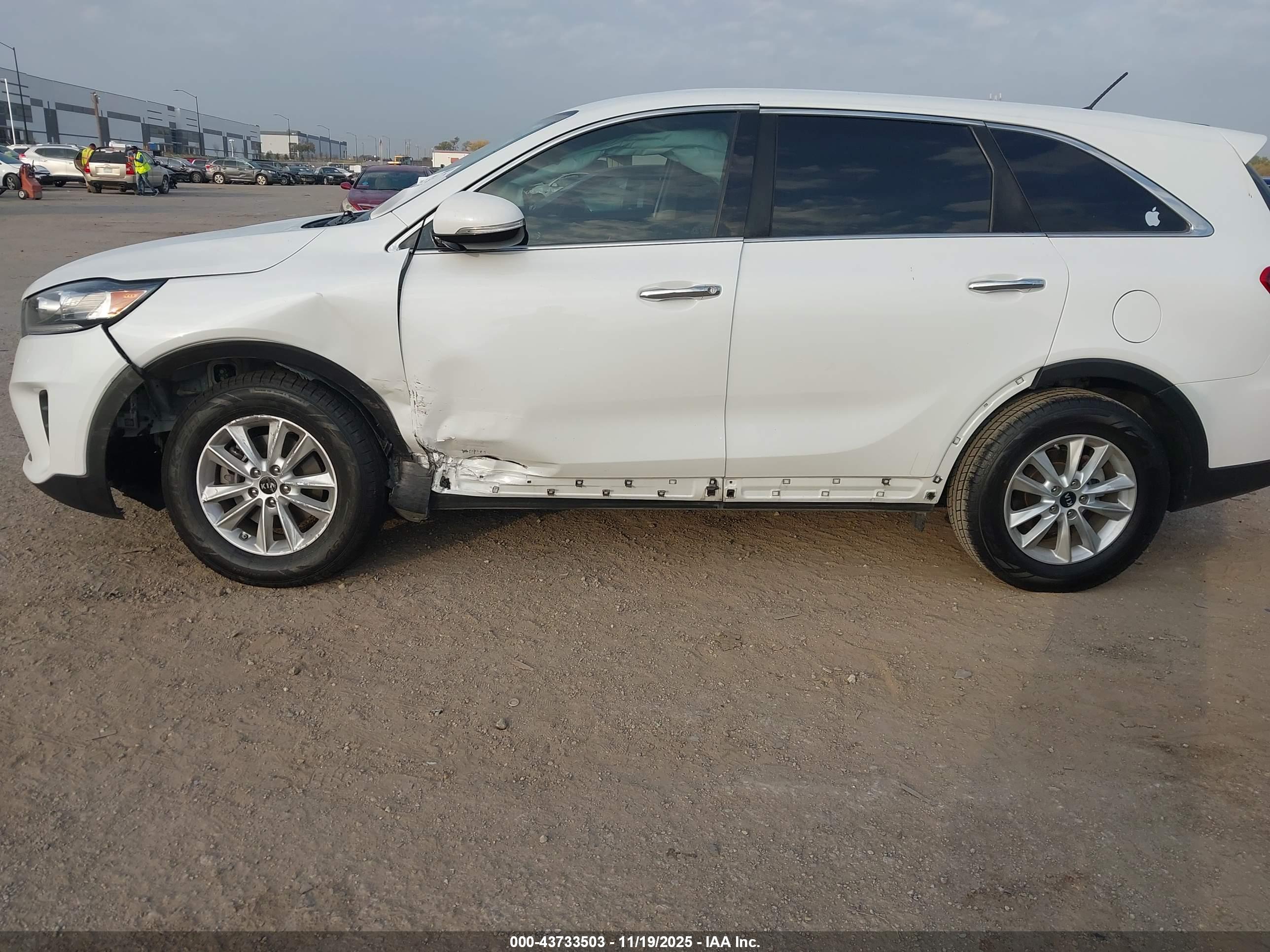 KIA SORENTO image 6