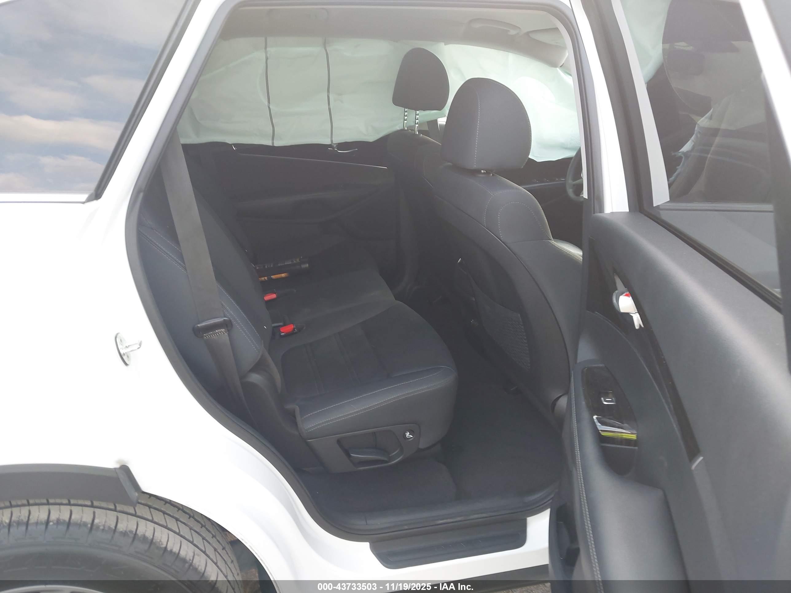 KIA SORENTO image 8