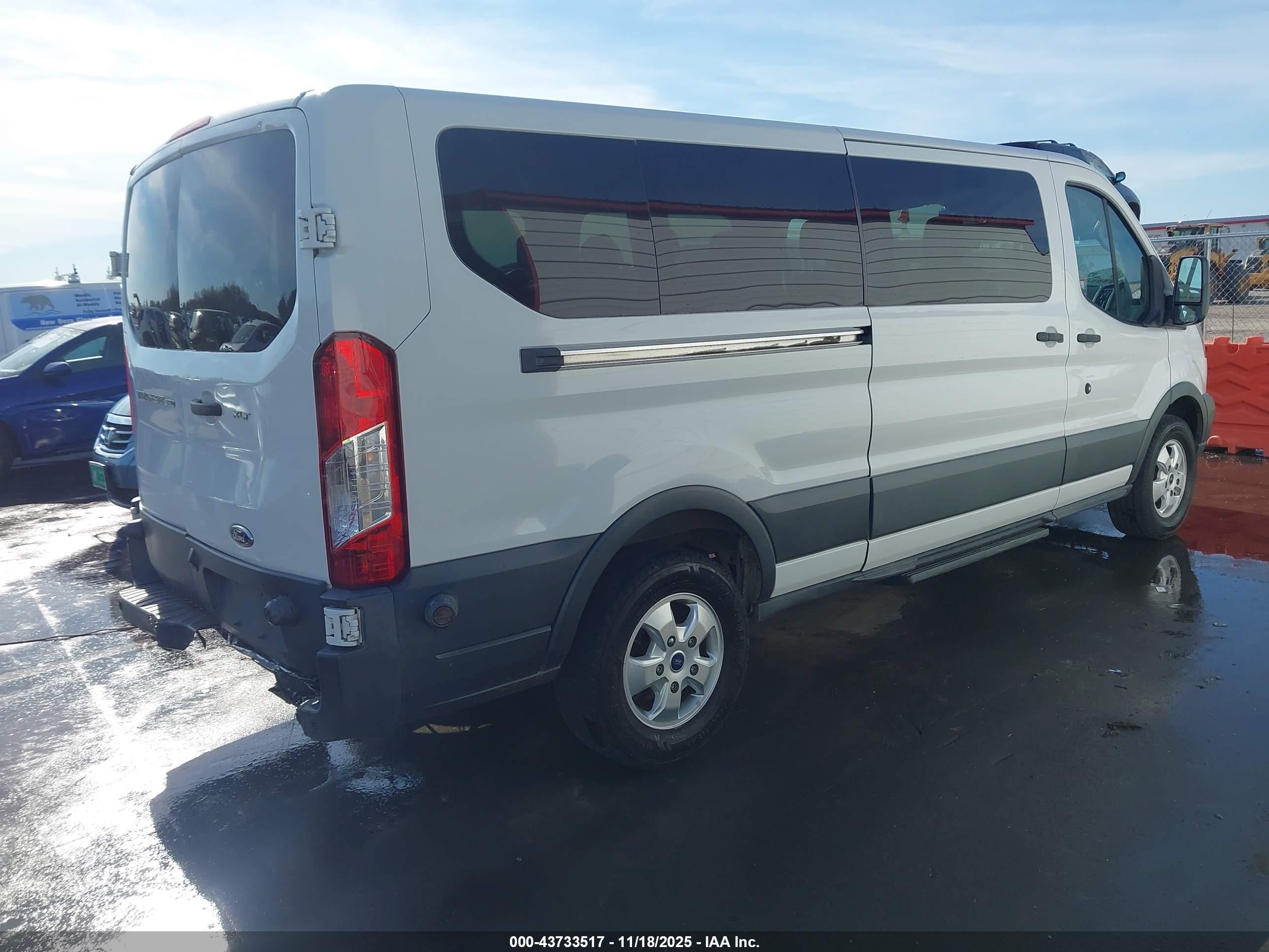 FORD TRANSIT-350 image 4