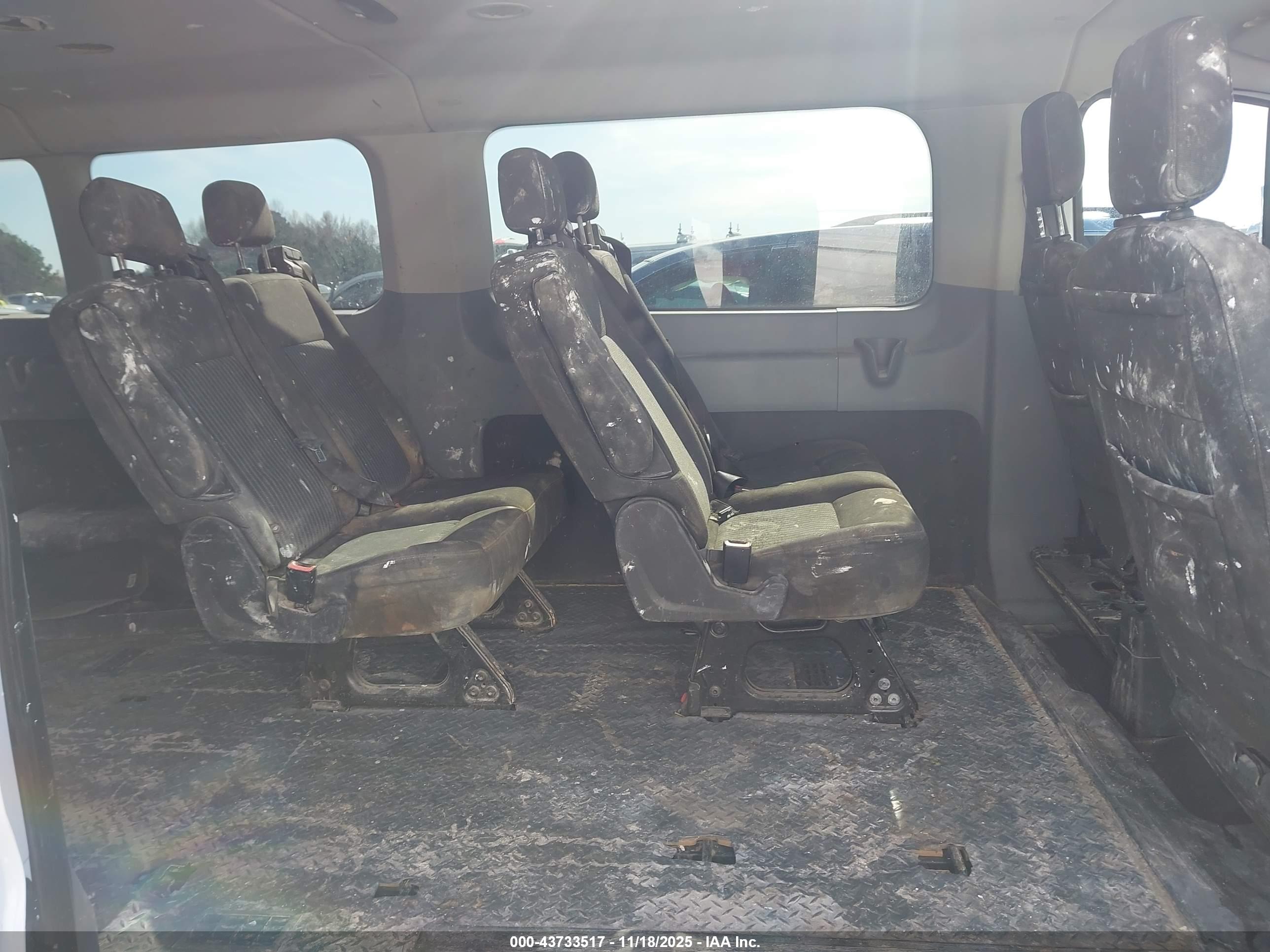 FORD TRANSIT-350 image 8