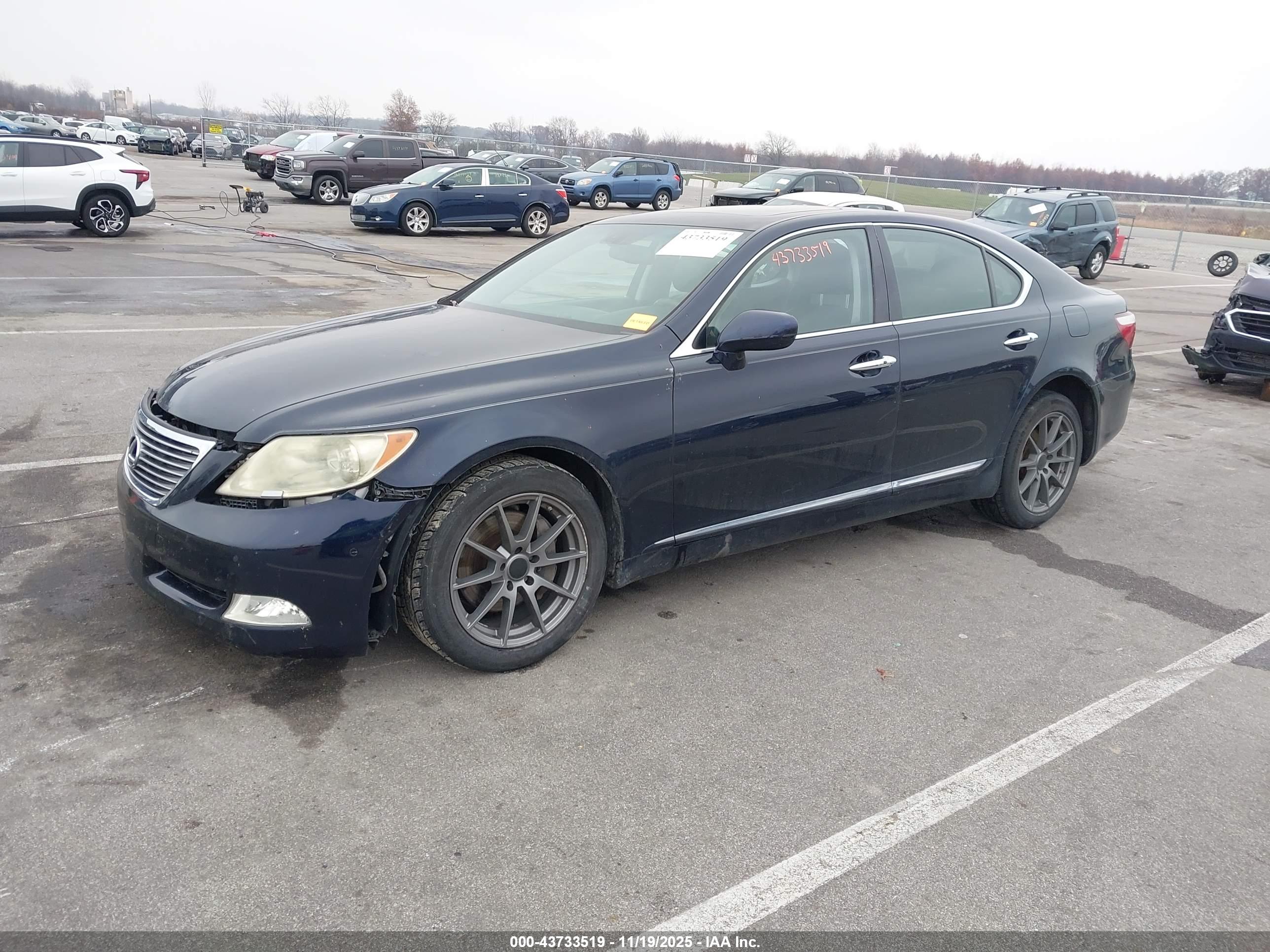 LEXUS LS image 2