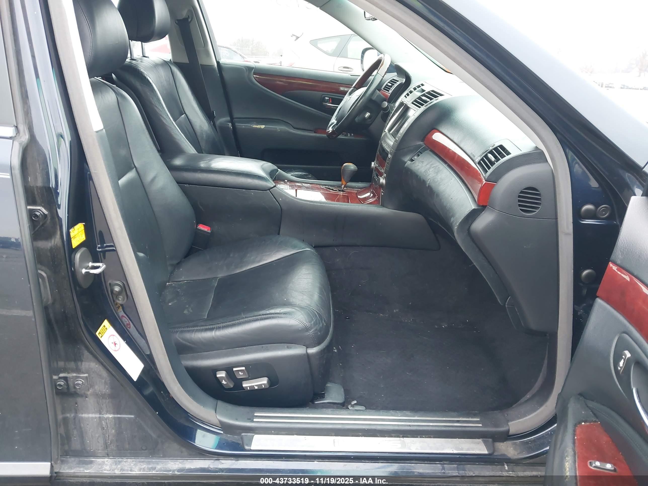 LEXUS LS image 5