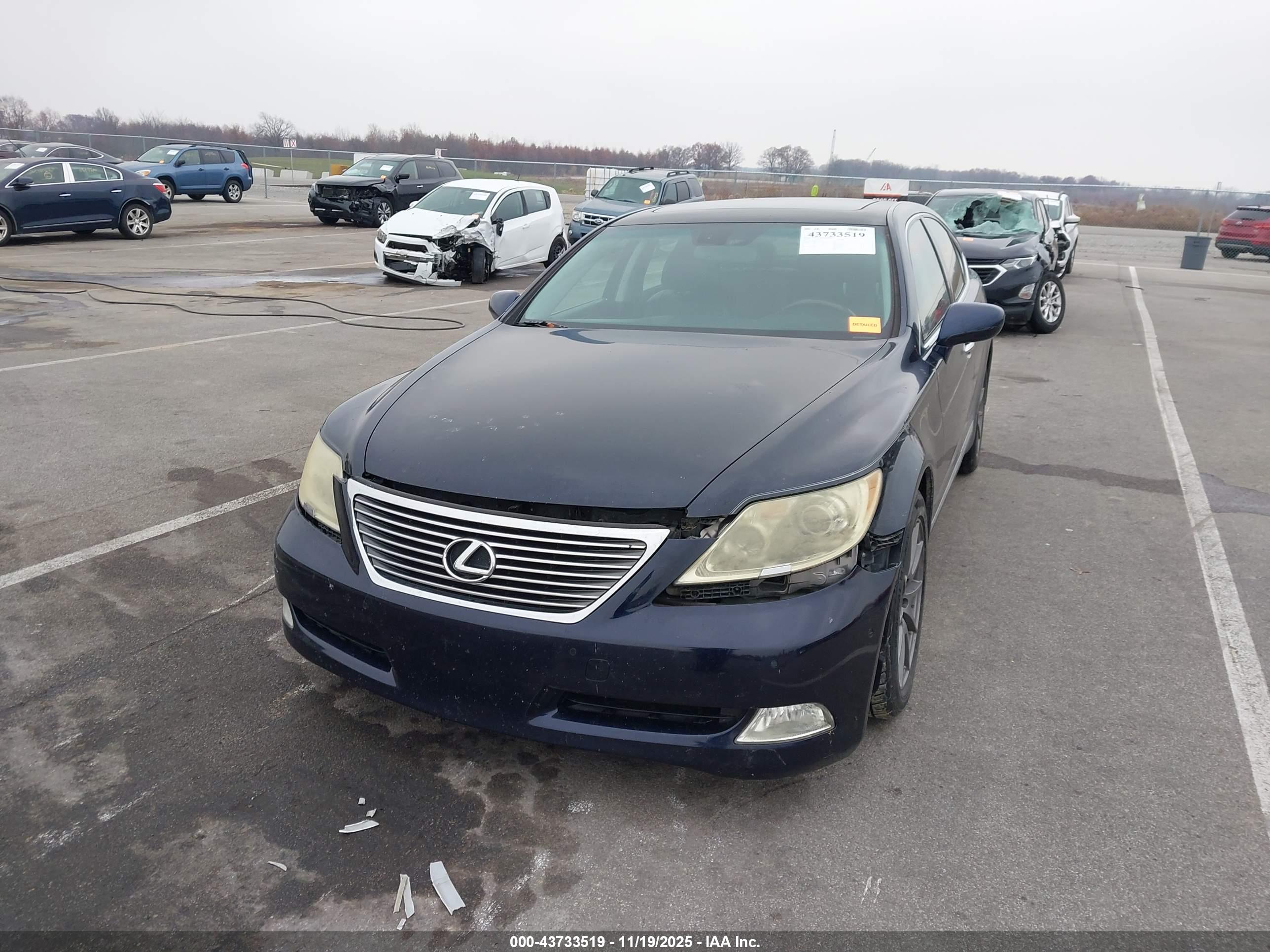 LEXUS LS image 6