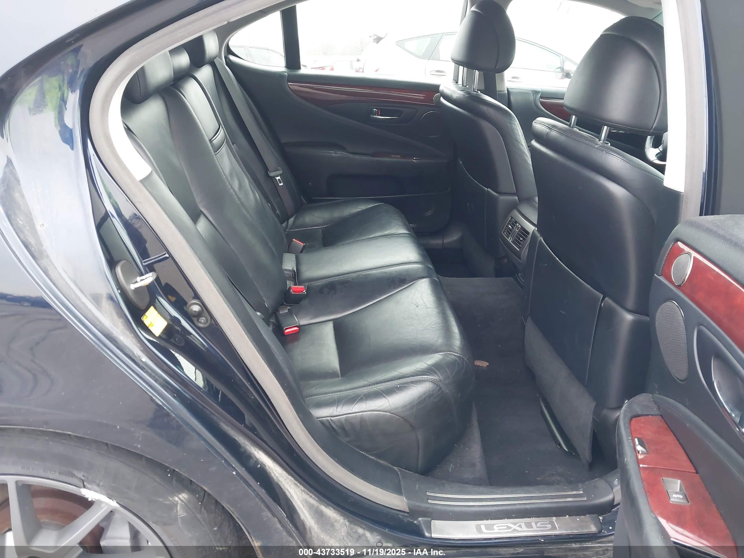 LEXUS LS image 8