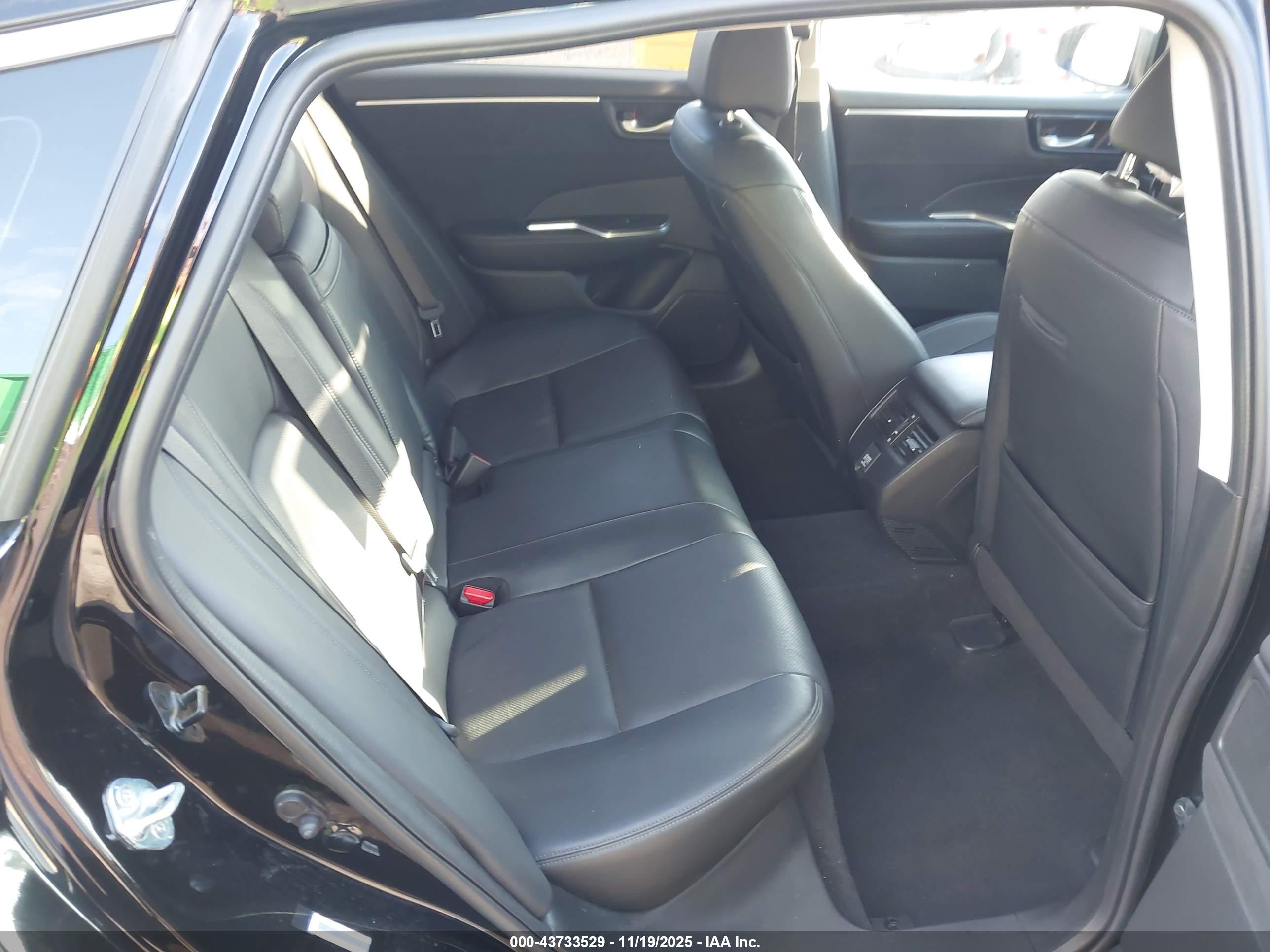 HONDA CLARITY image 8
