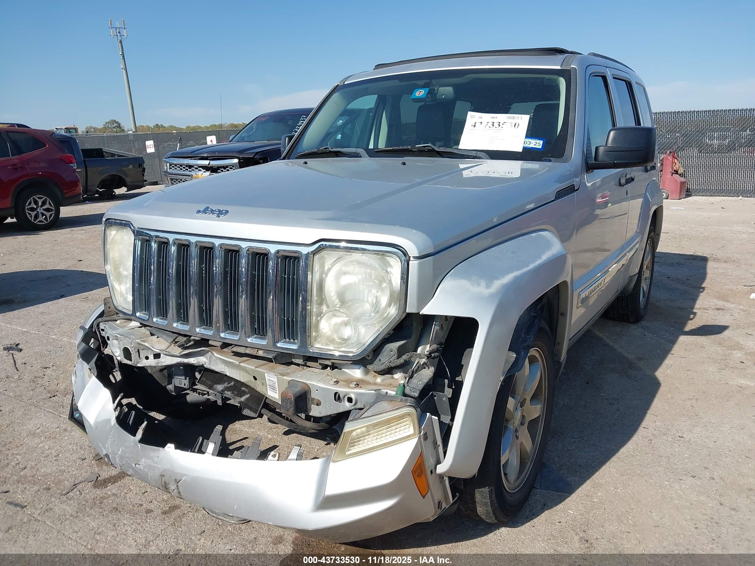 JEEP LIBERTY image 2