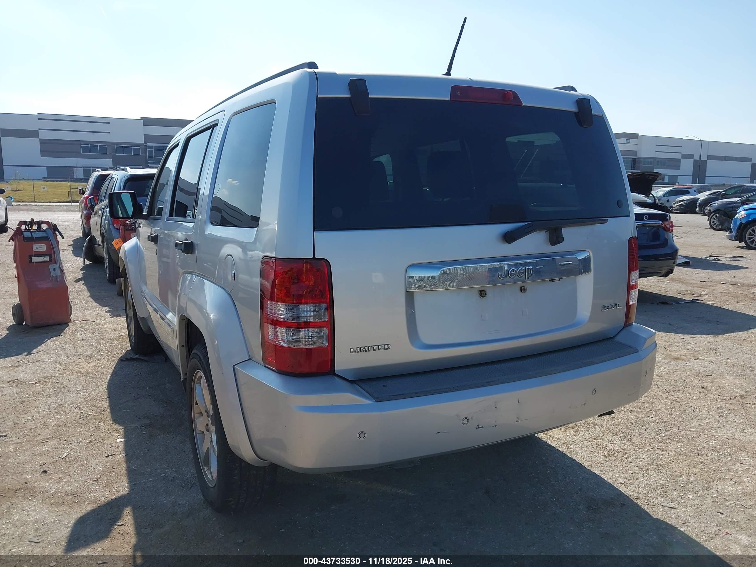 JEEP LIBERTY image 3