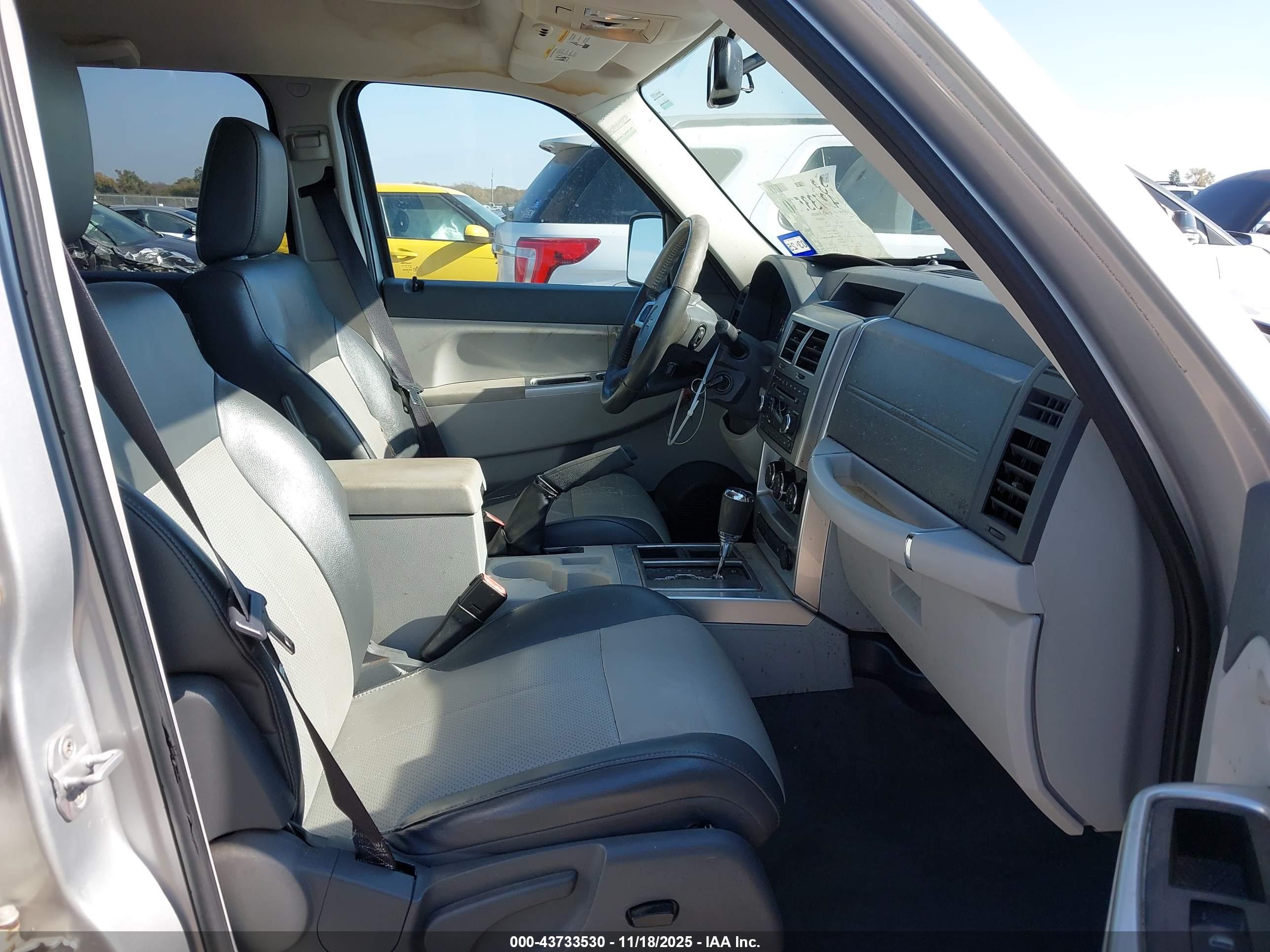 JEEP LIBERTY image 5